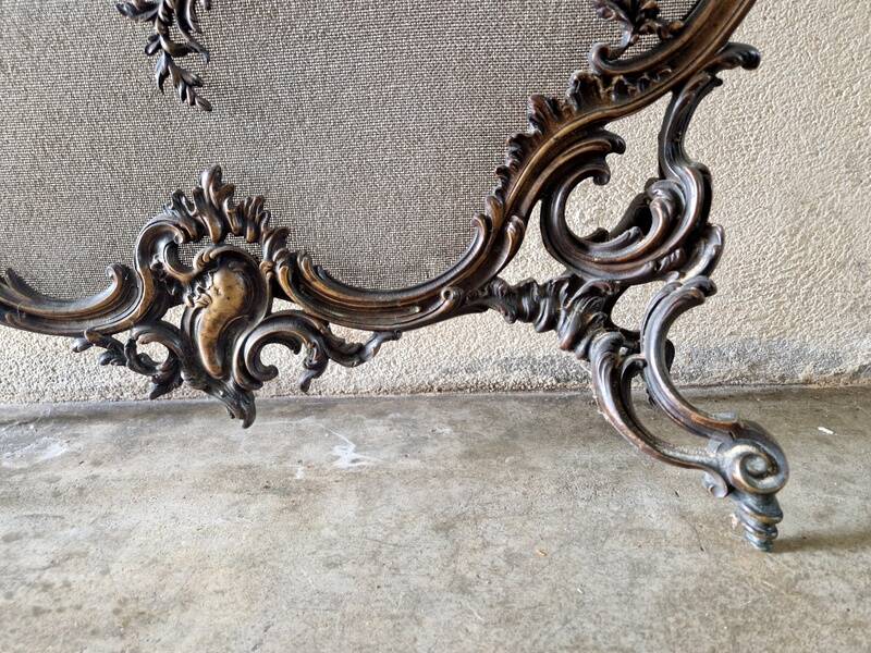 Spark screen, fire screen, bronze fireplace screen decorated with a covered cherub