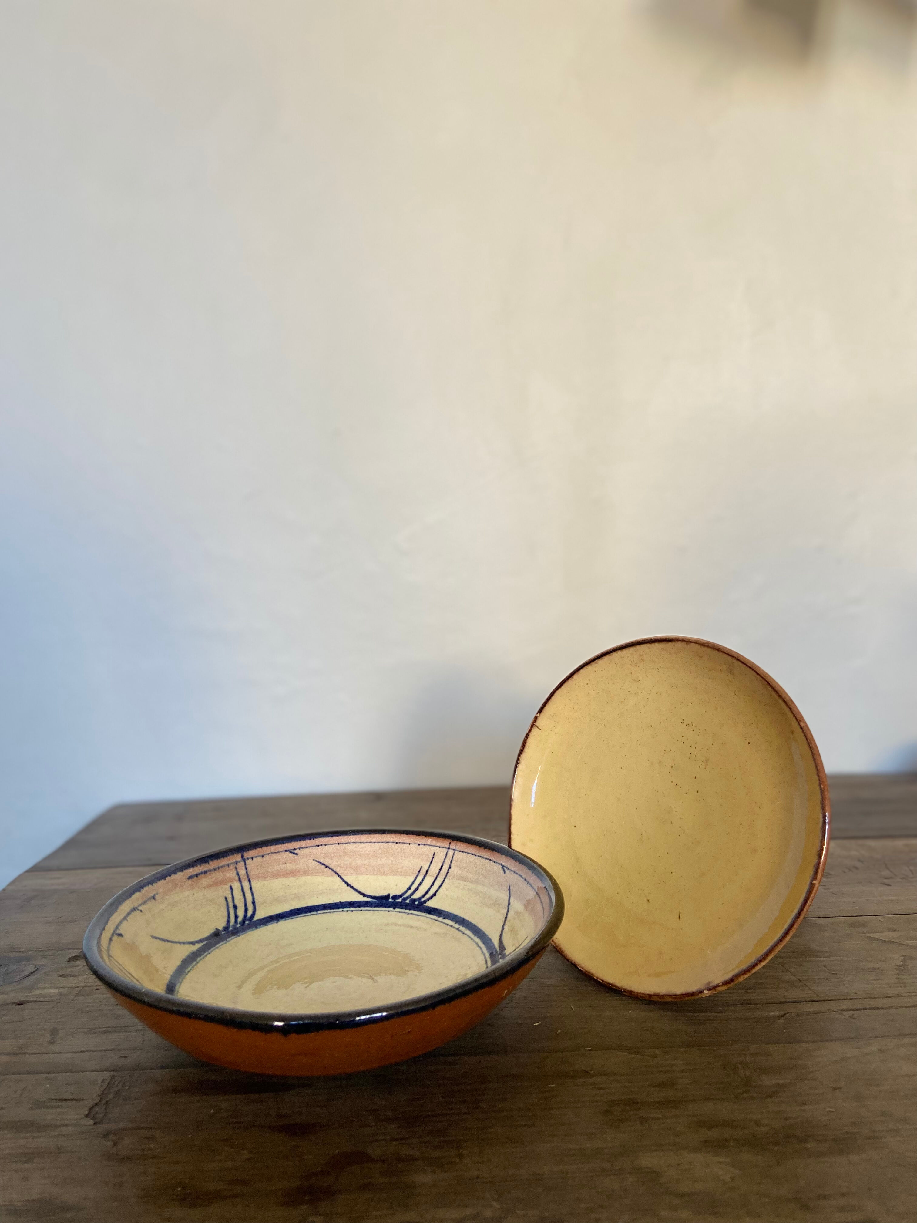 Enamelled ceramic plate