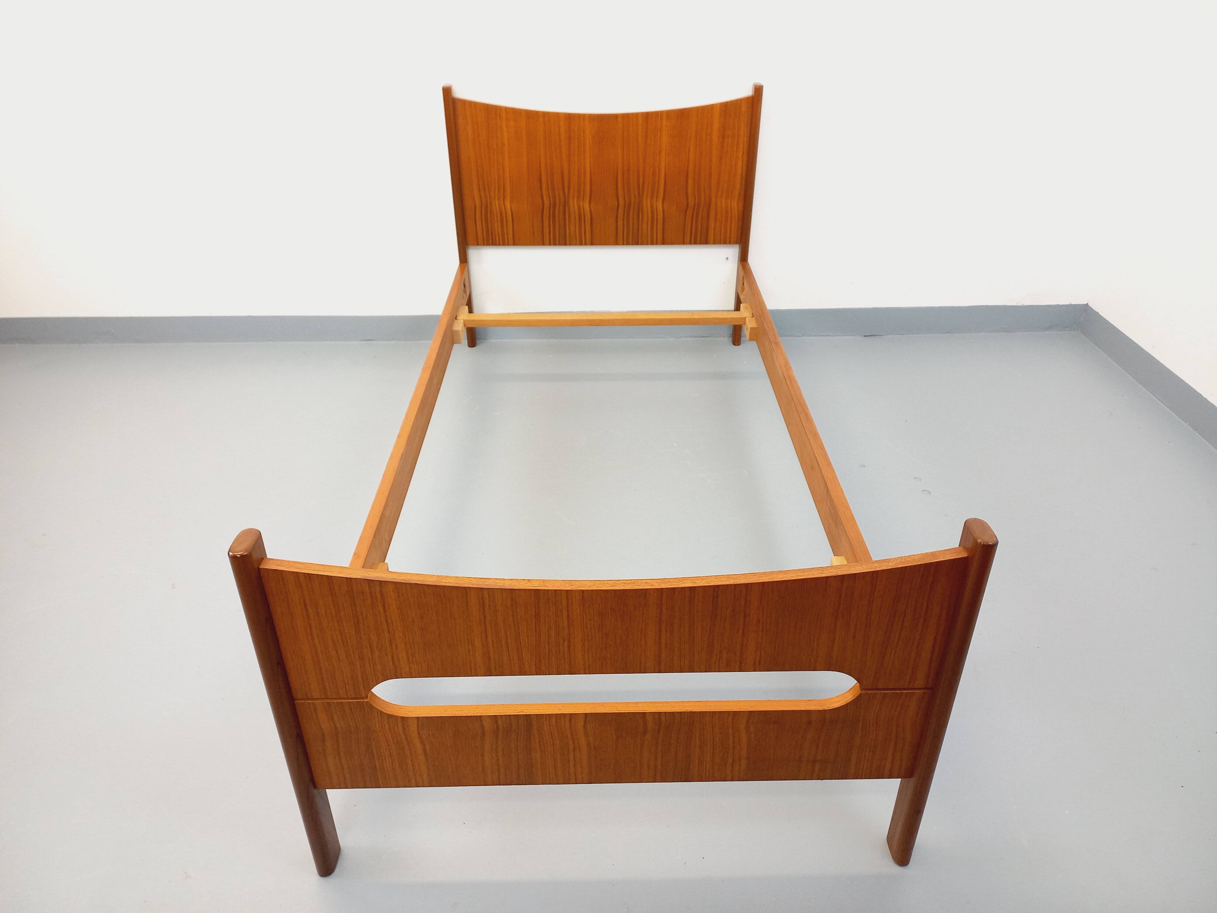 Light simple vintage Scandinavian style in teak from the 1960s.