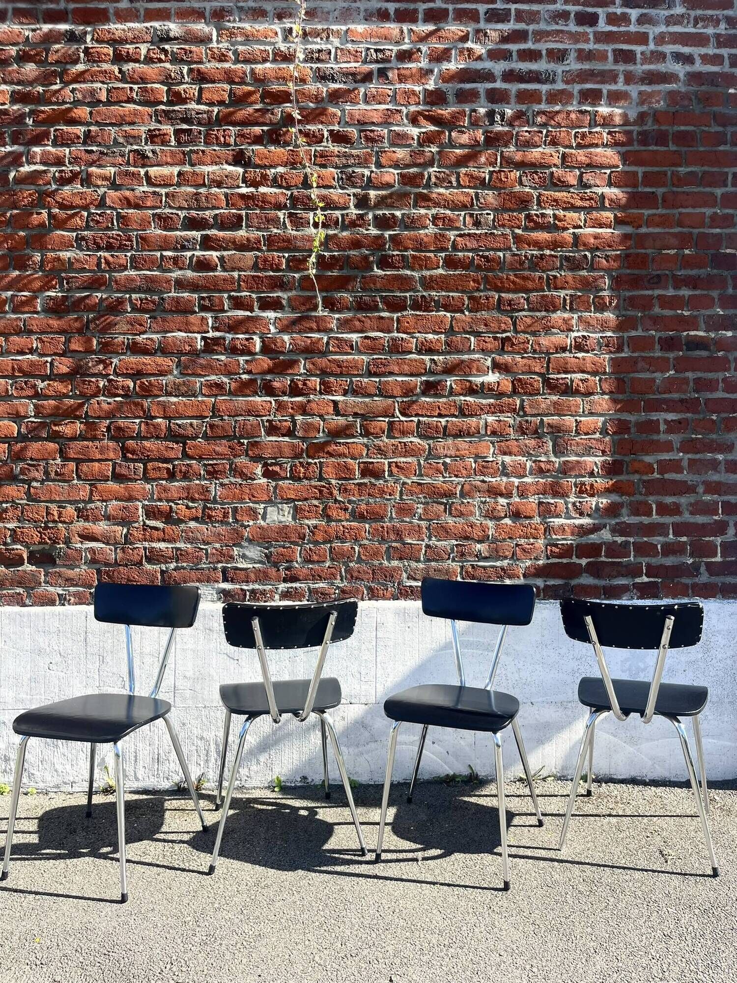 Lot 4 chaises vintage skaï noir et métal chromé