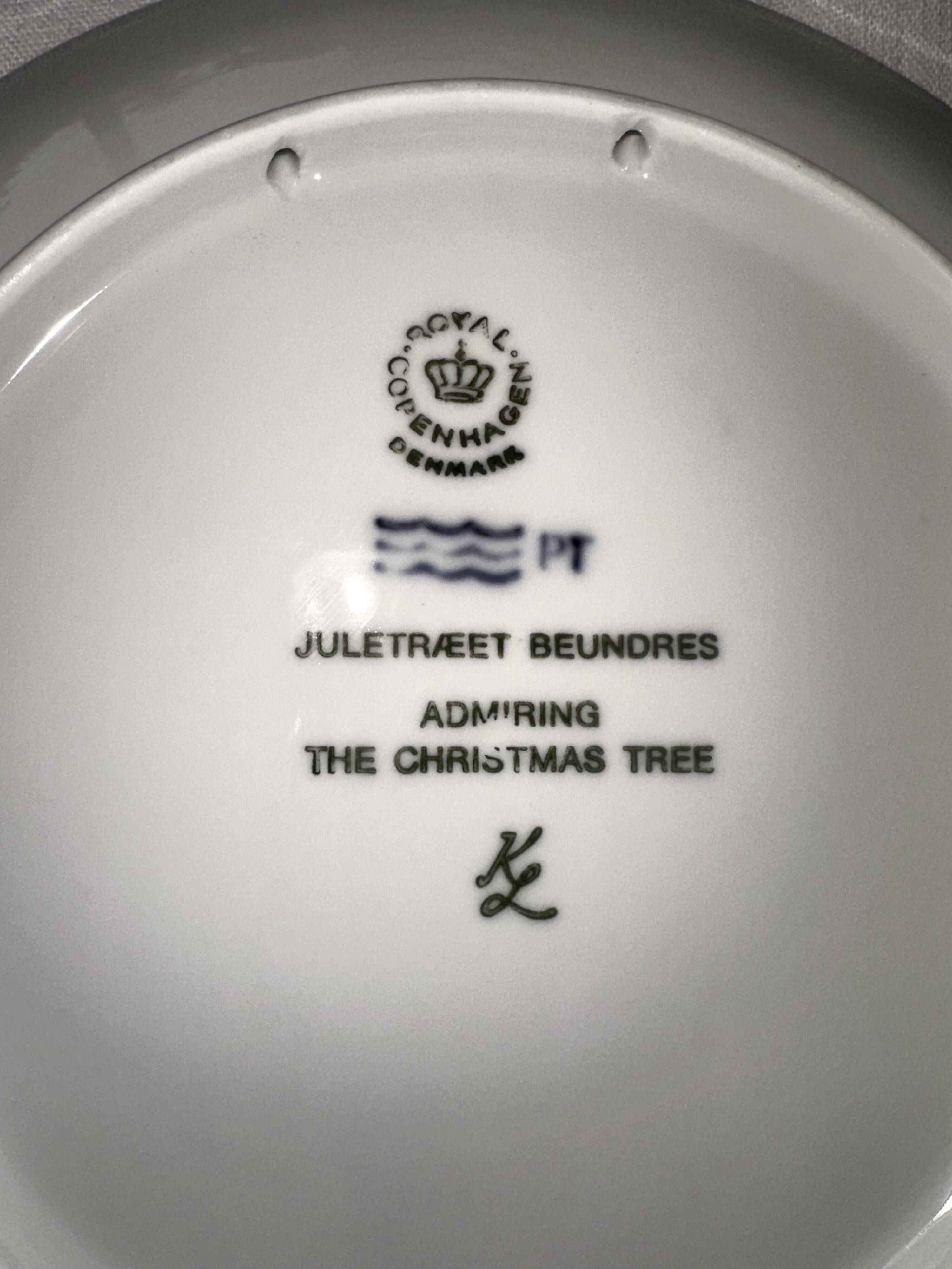 Royal Copenhagen porcelain Christmas plate 1981
