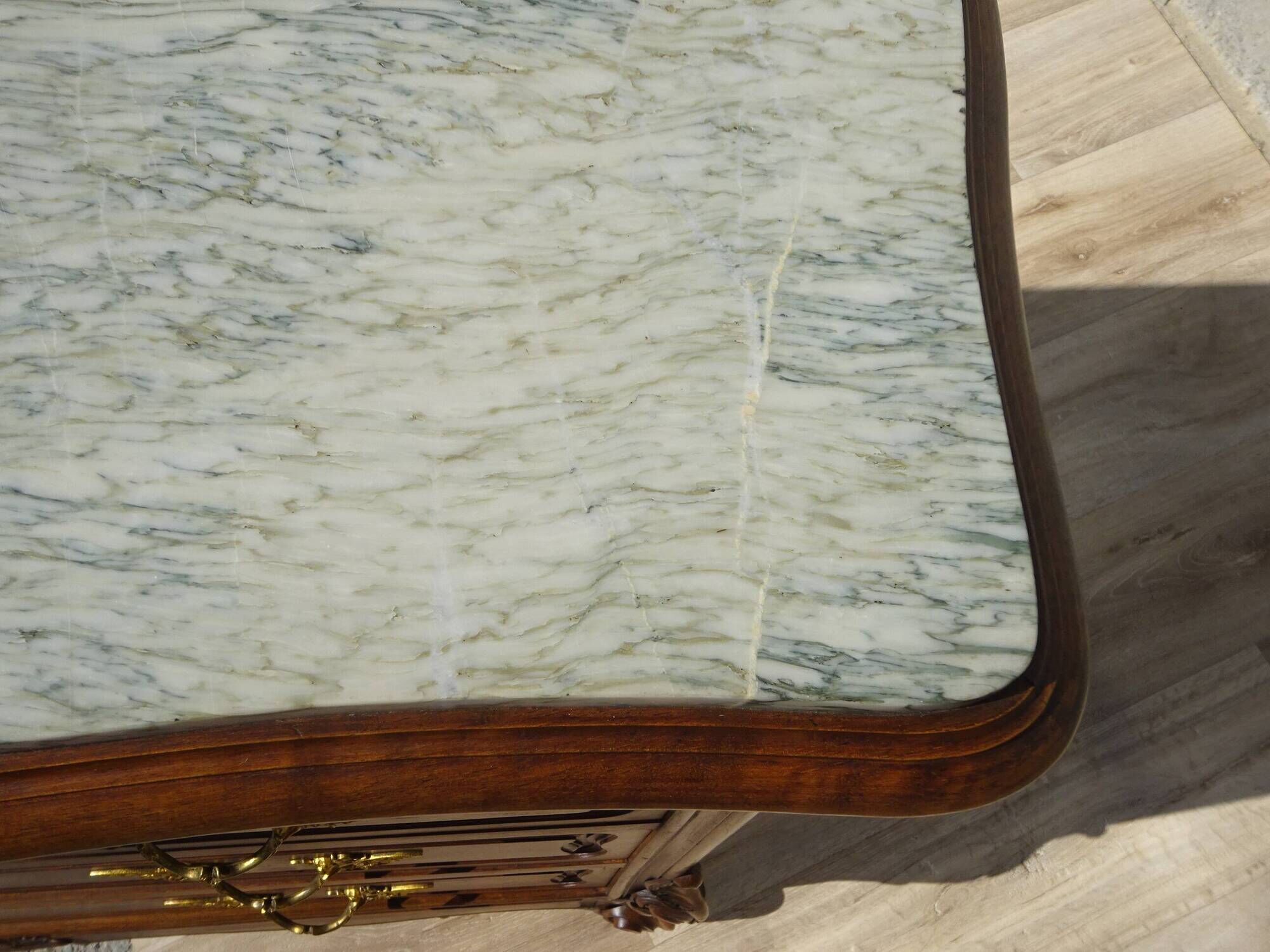 Commode en noyer Louis XV avec miroir