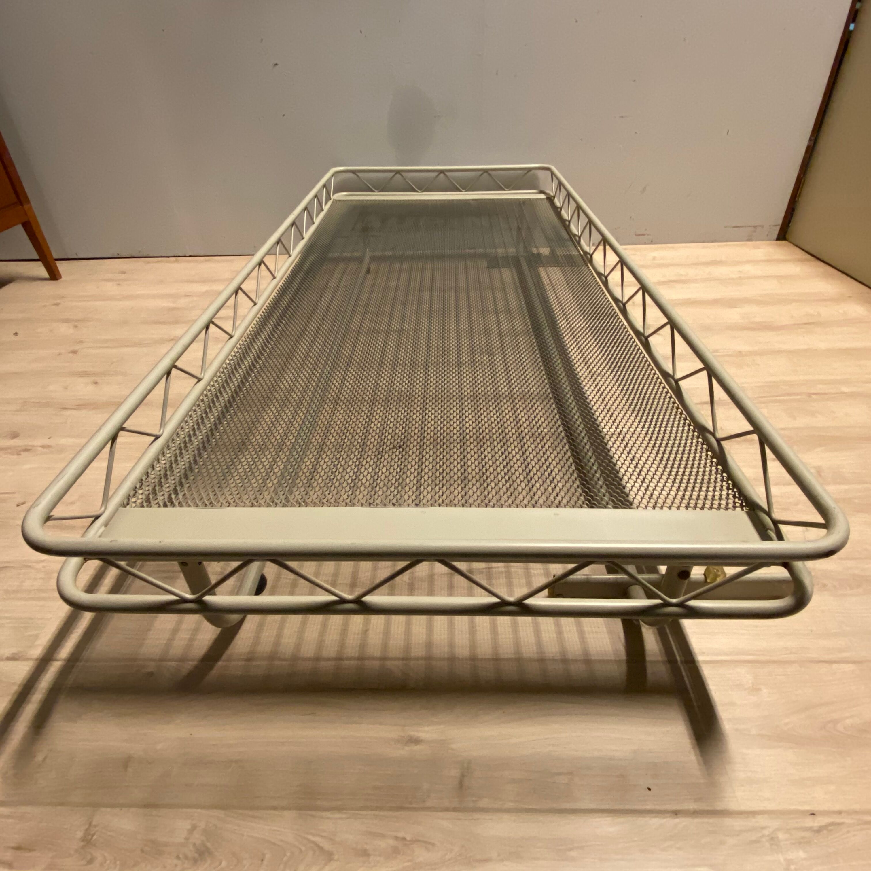 Dutch design 1950s 60s vintage Auping folding bed Ariëlle designed by Wim Rietveld