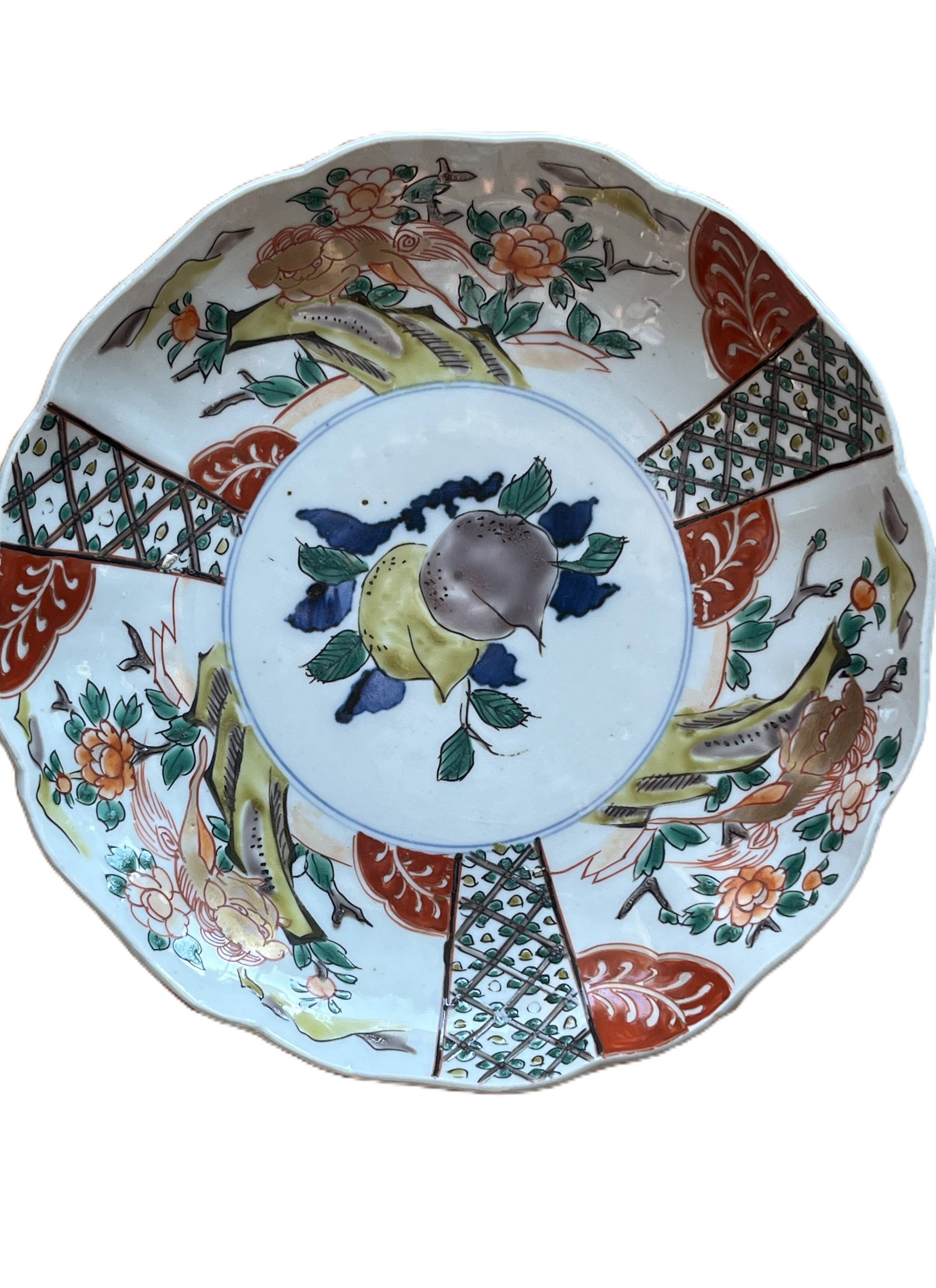 Japon, paire assiettes polylobées porcelaine polychrome XIXème
