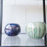 Pots de fleurs vert et violet