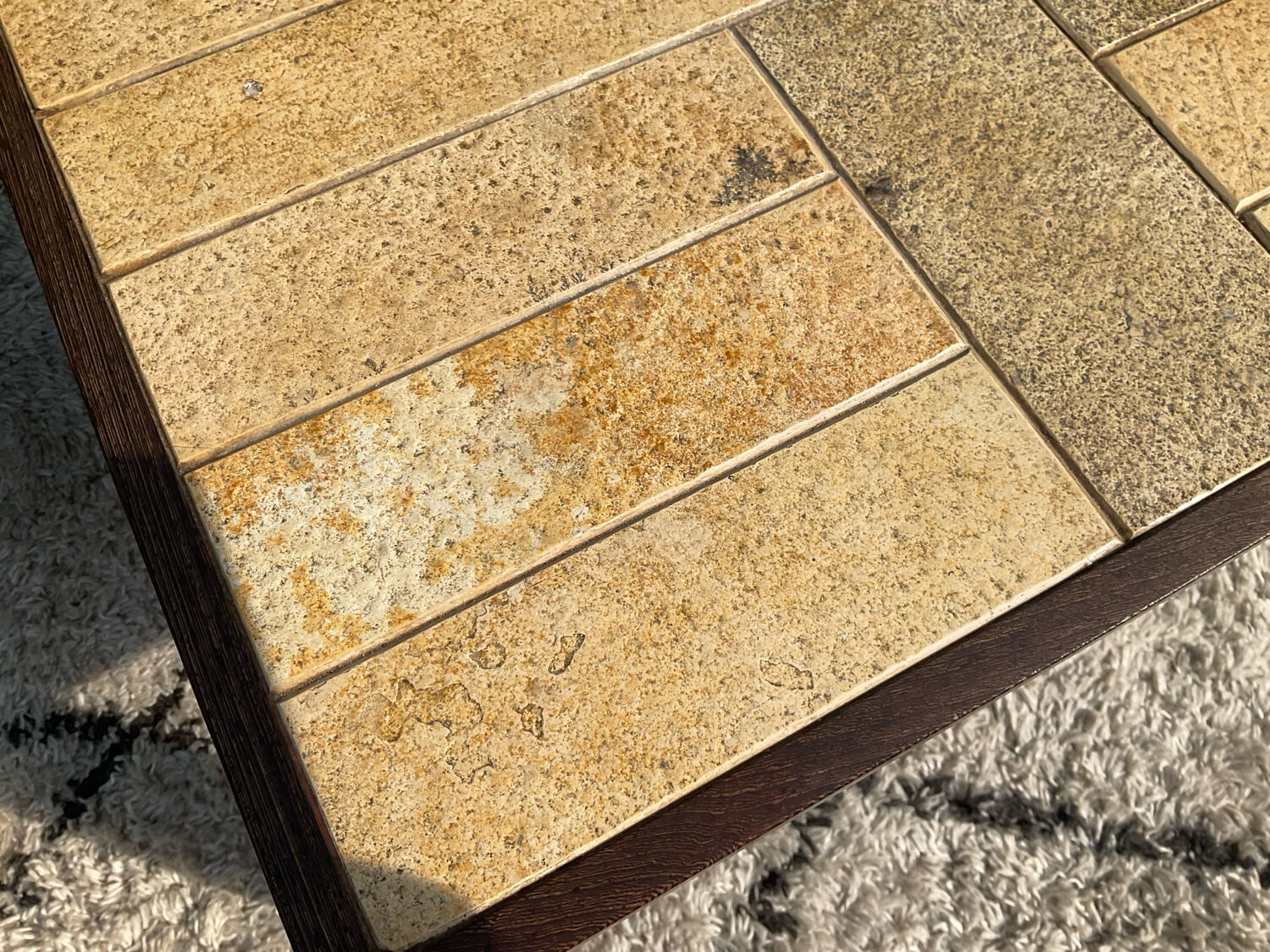 Vintage coffee table in rosewood and ceramic.