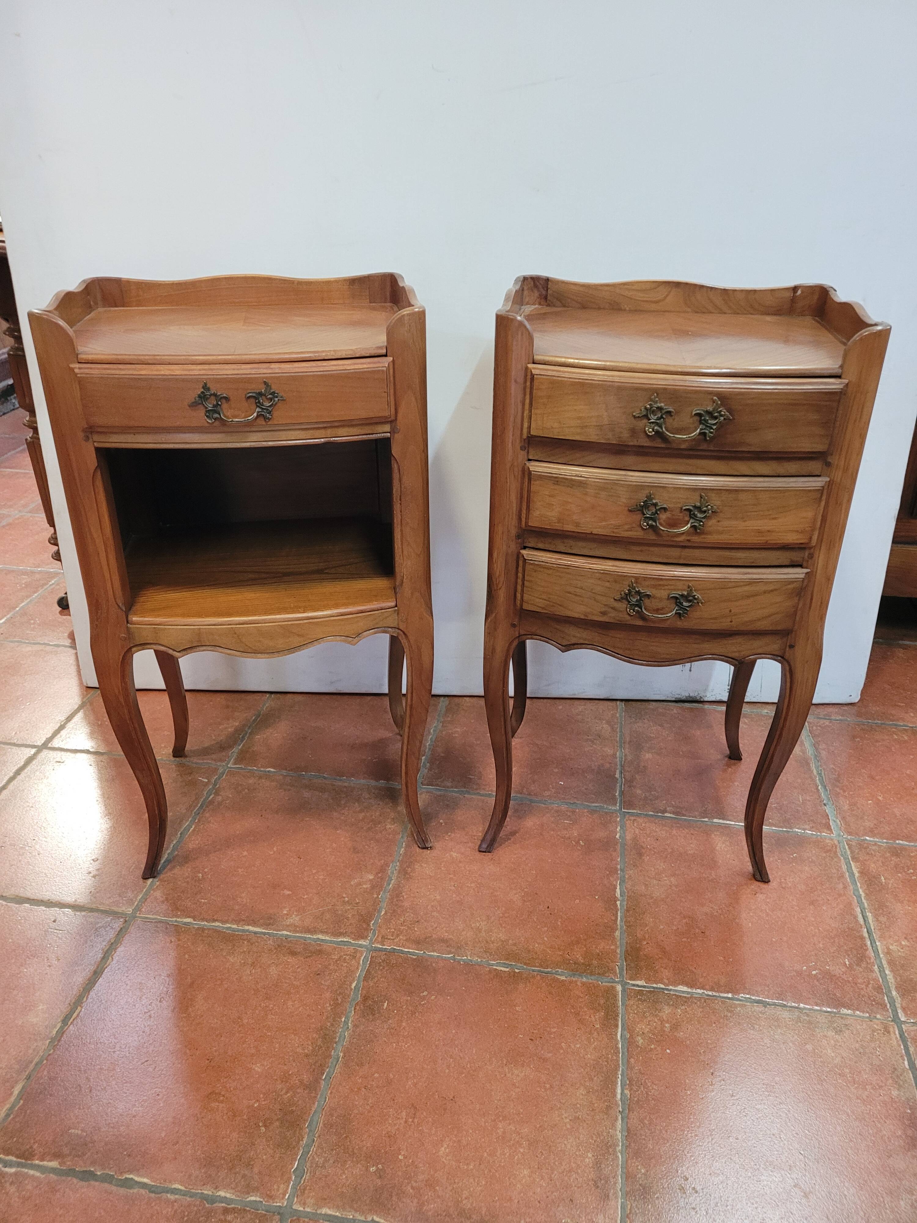 Paire tables de chevet en merisier