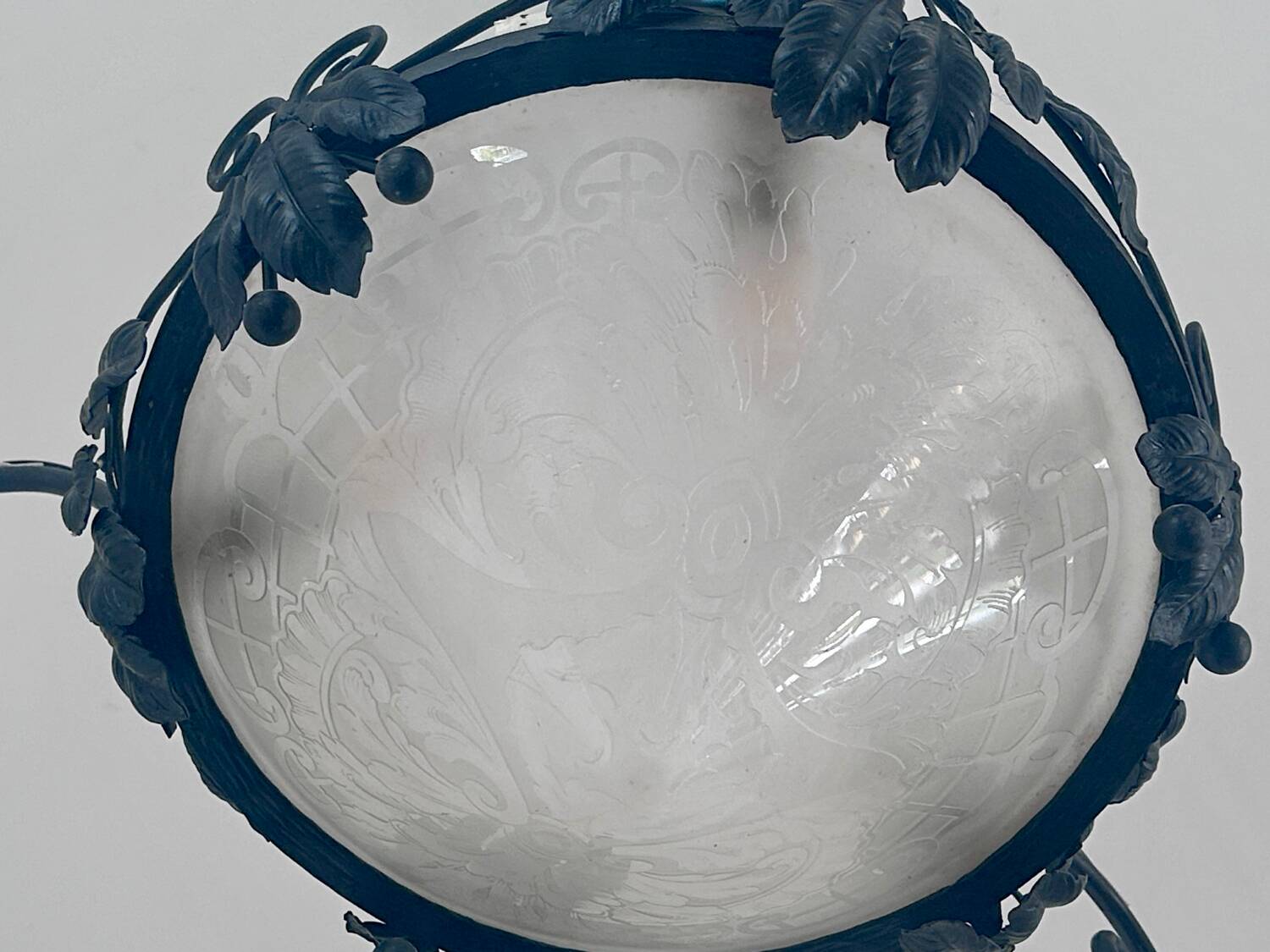Vintage vine décor chandelier – frosted glass – country house
