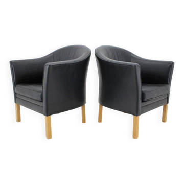 Paire de fauteuils "Queen" MH80 de Mogens Hansen des années 1970 en cuir noir et chêne.