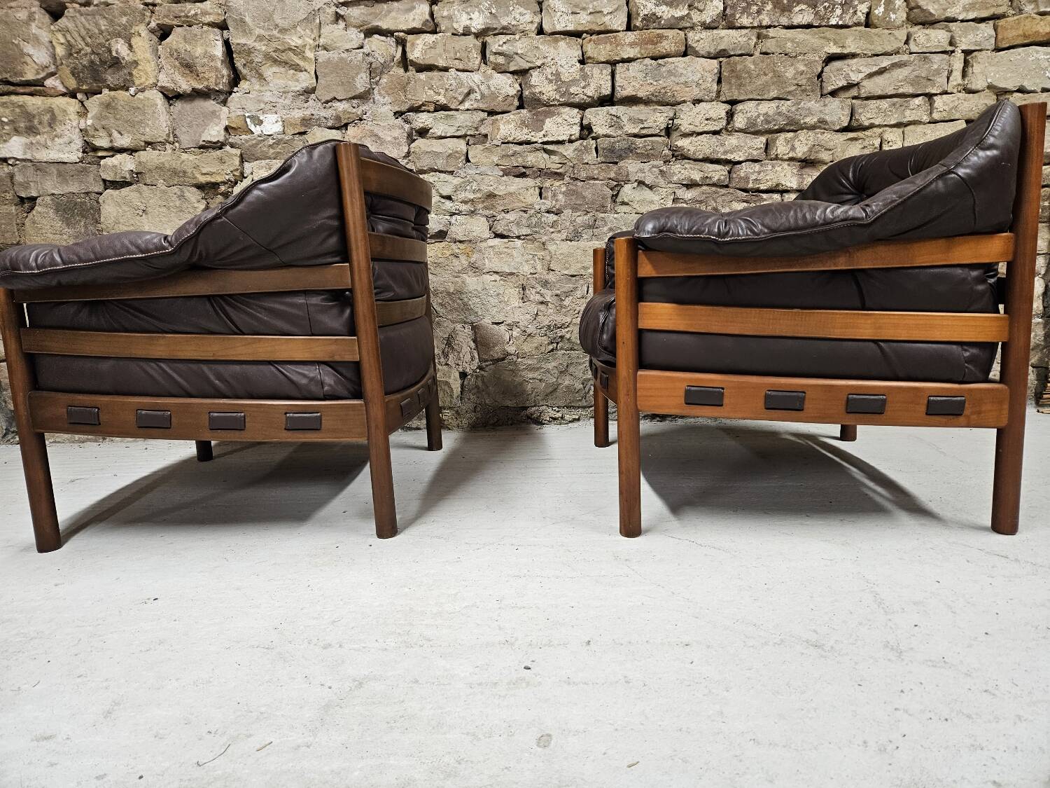 Paire de fauteuil vintage cuir Coja Suède 1960"