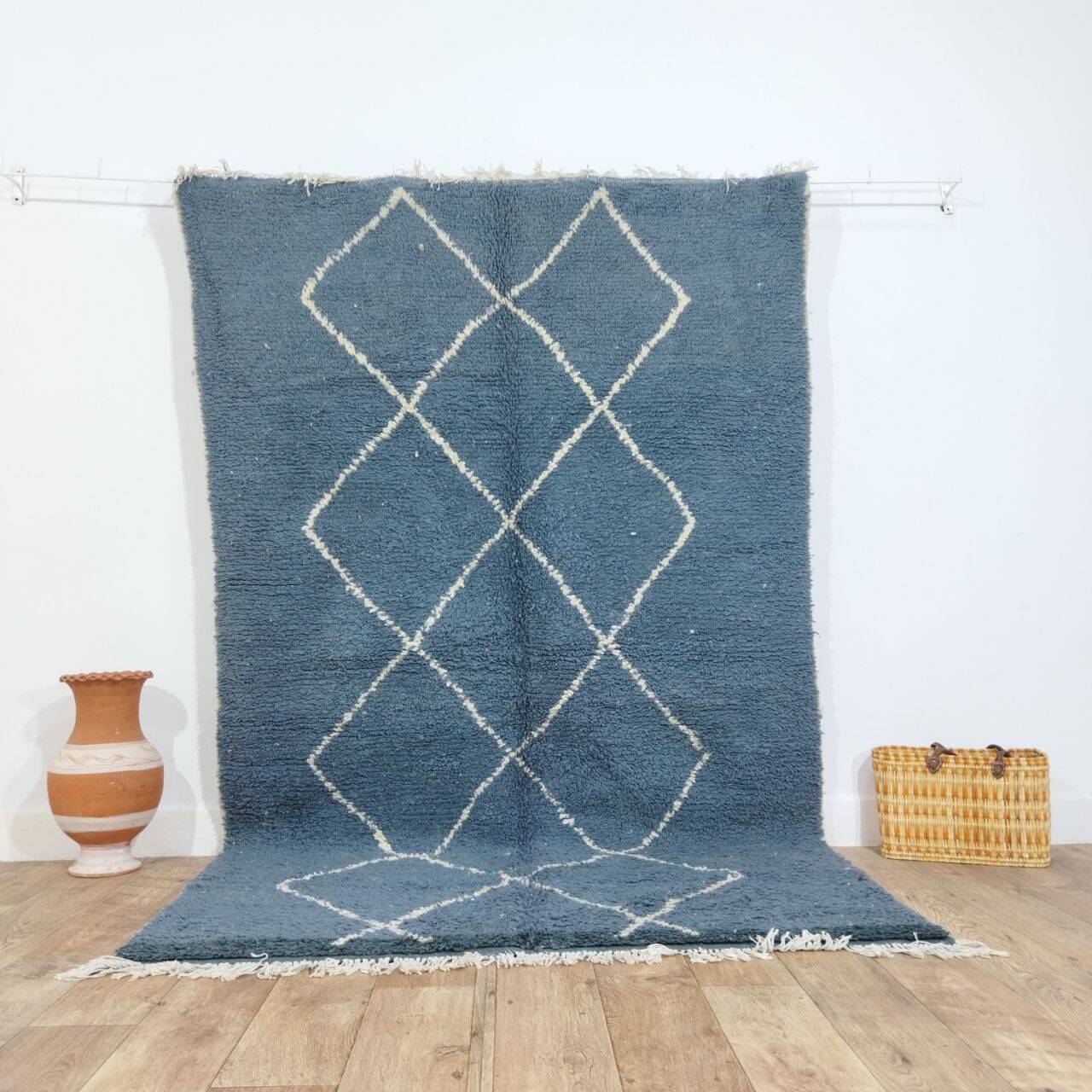 Handmade wool Berber rug 260 x 155 cm