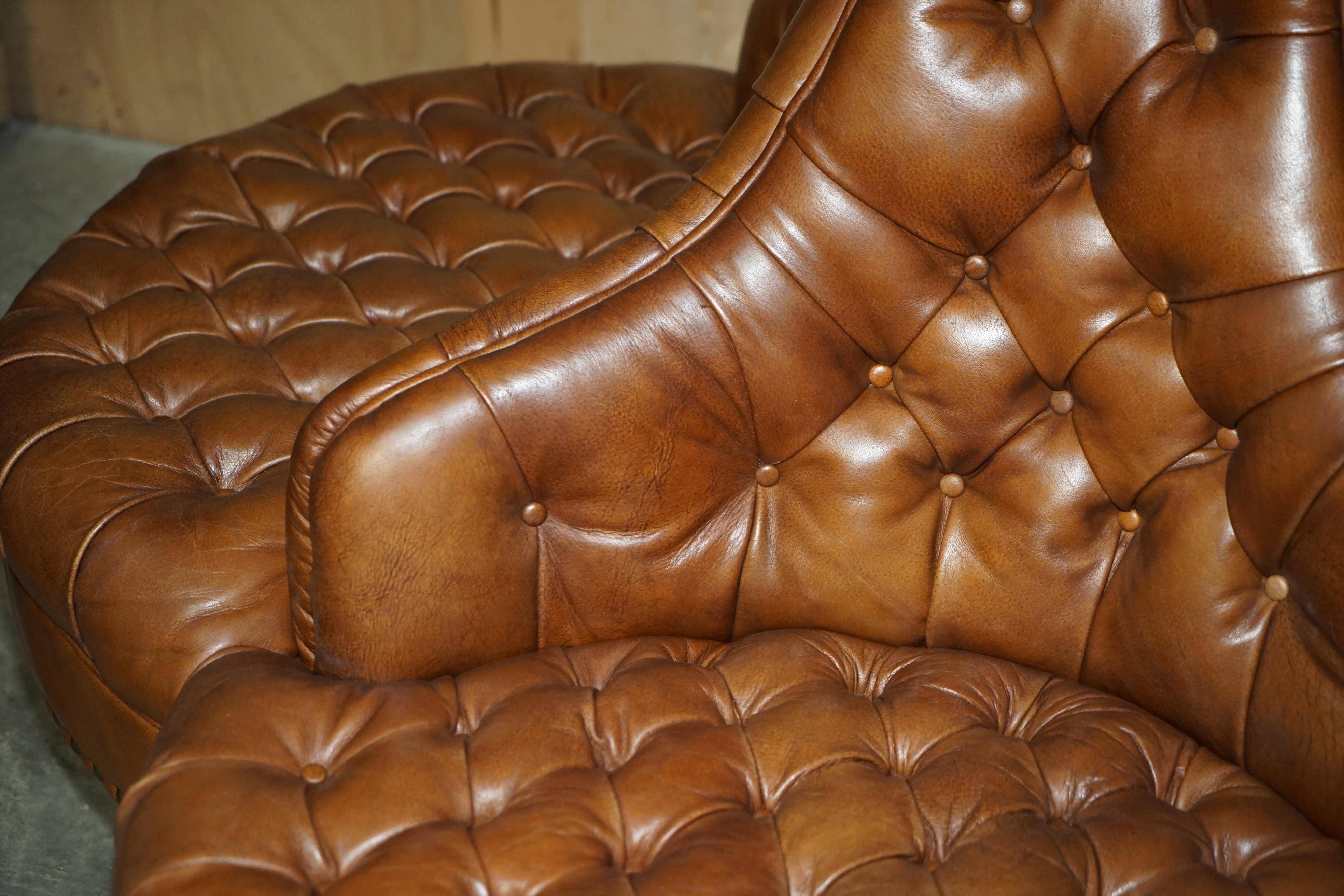 Leather Chesterfield tête-à-tête sofa, 4-seater