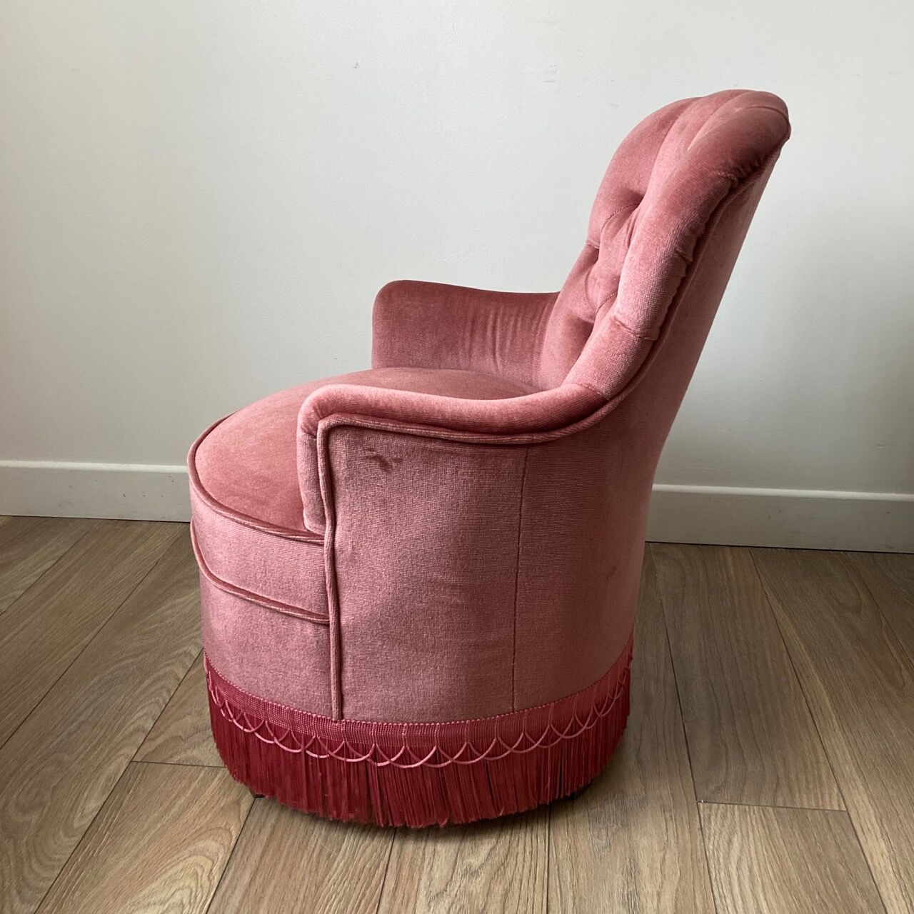 Pink toad armchair