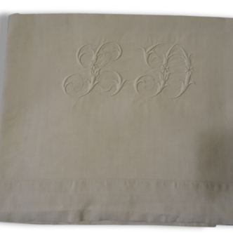 Bau sheet with large hand embroidered Monogram