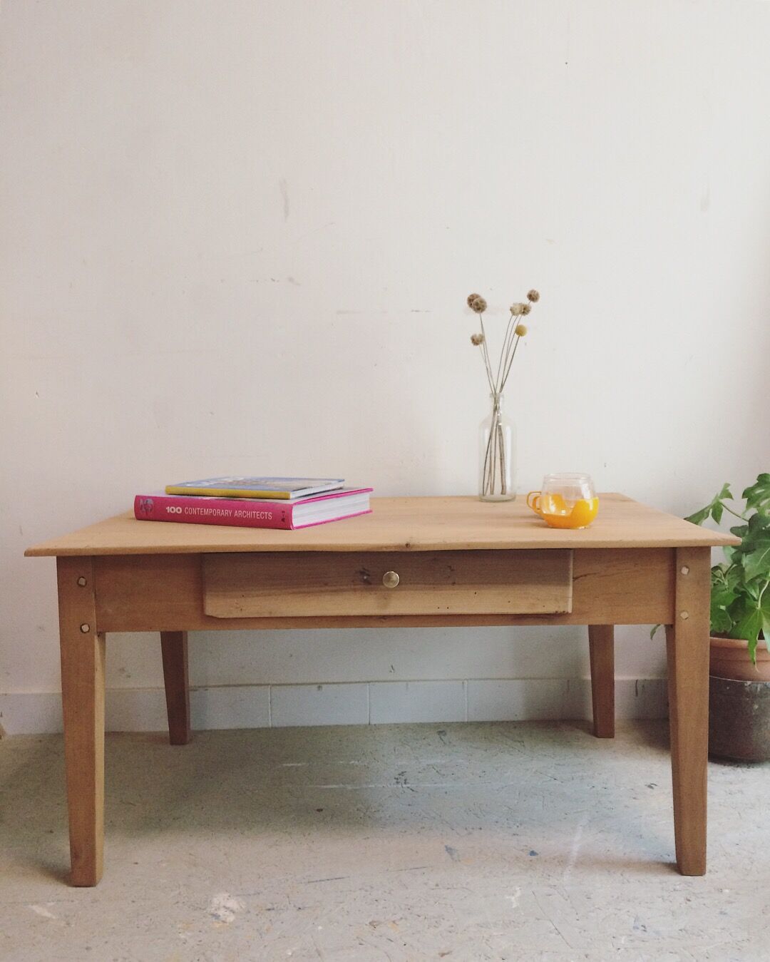Coffee table in wooden bohemian spirit