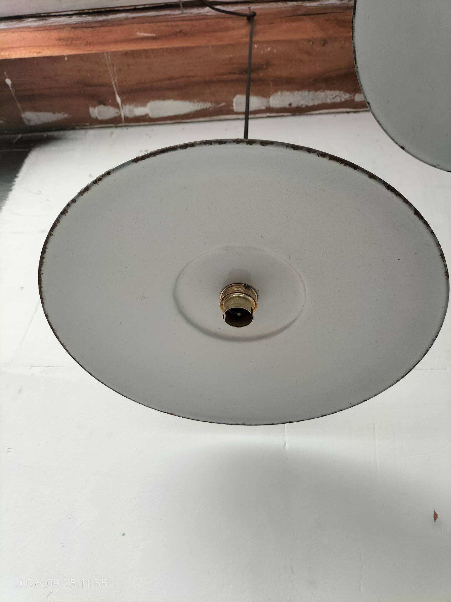 Suspensions enamelled sheets