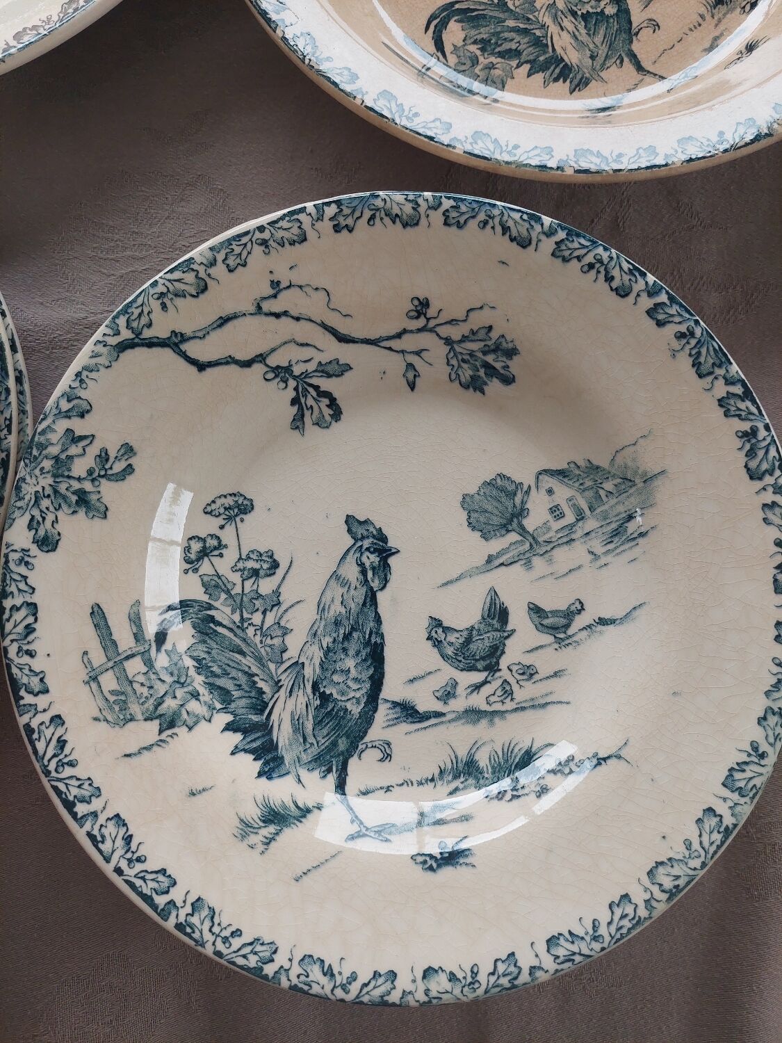 Terre de Fer Gien model Coqs set