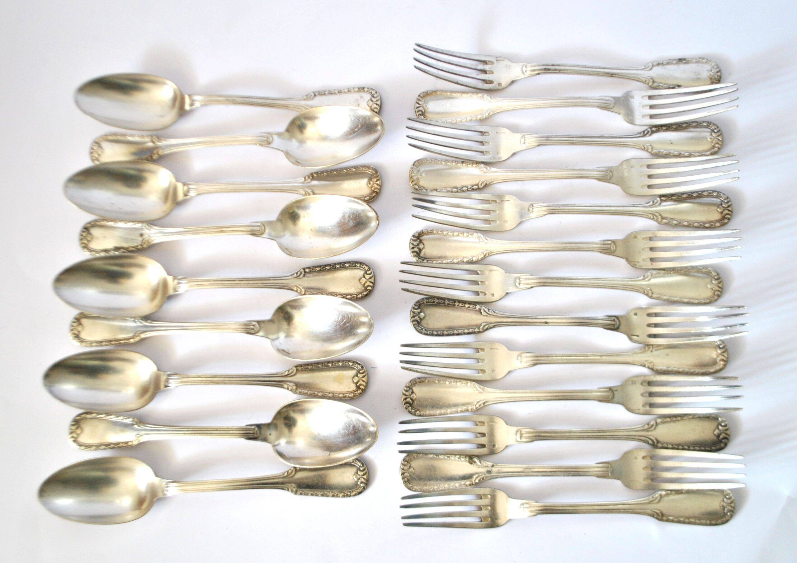 Set of 21 classic silver-plated metal table cutlery from 1900 by silversmith Boulenger, 21cm.