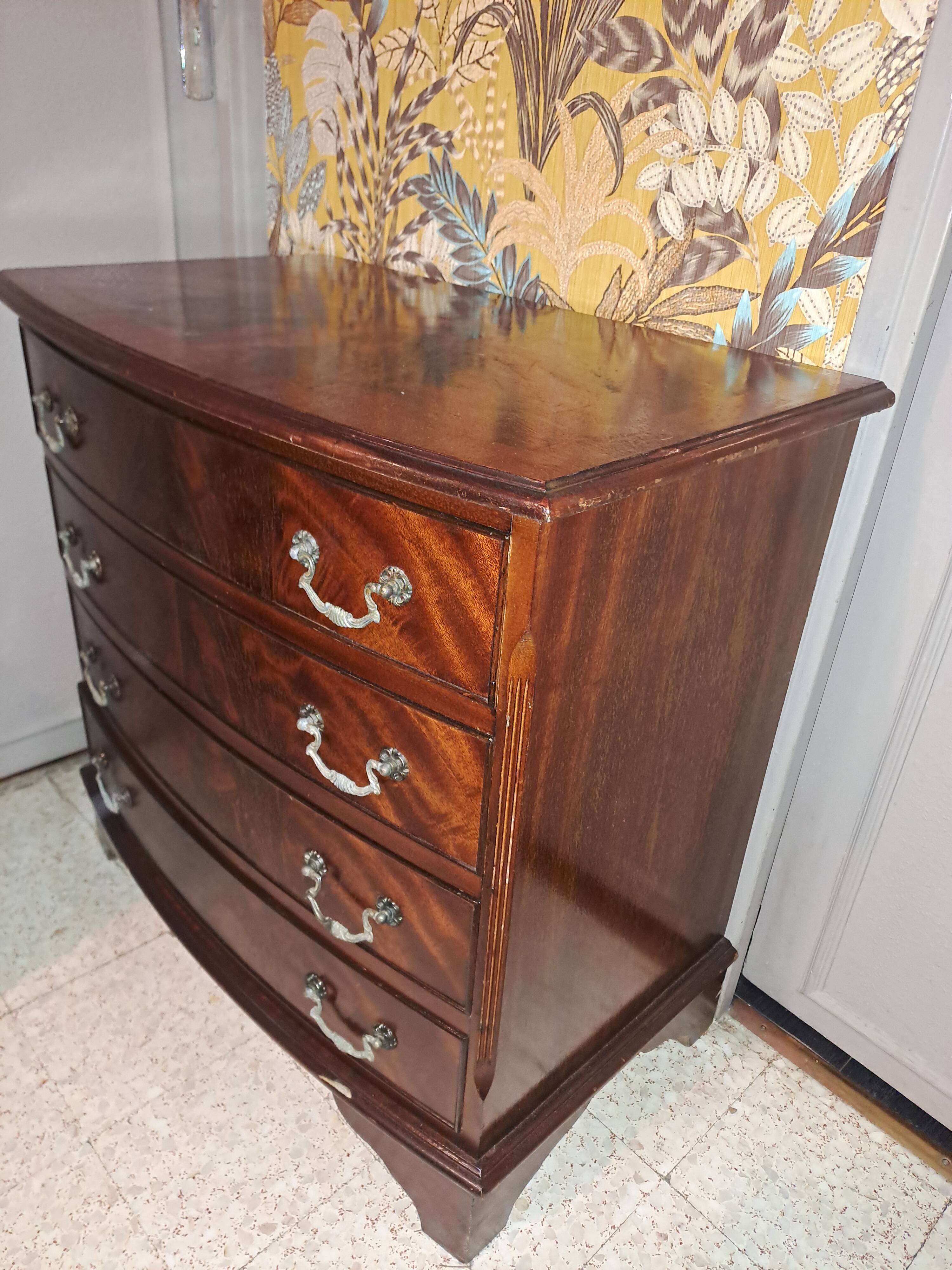 Varnished chest of drawers with rounded front with 4 drawers in classic baroque style 1880/1900