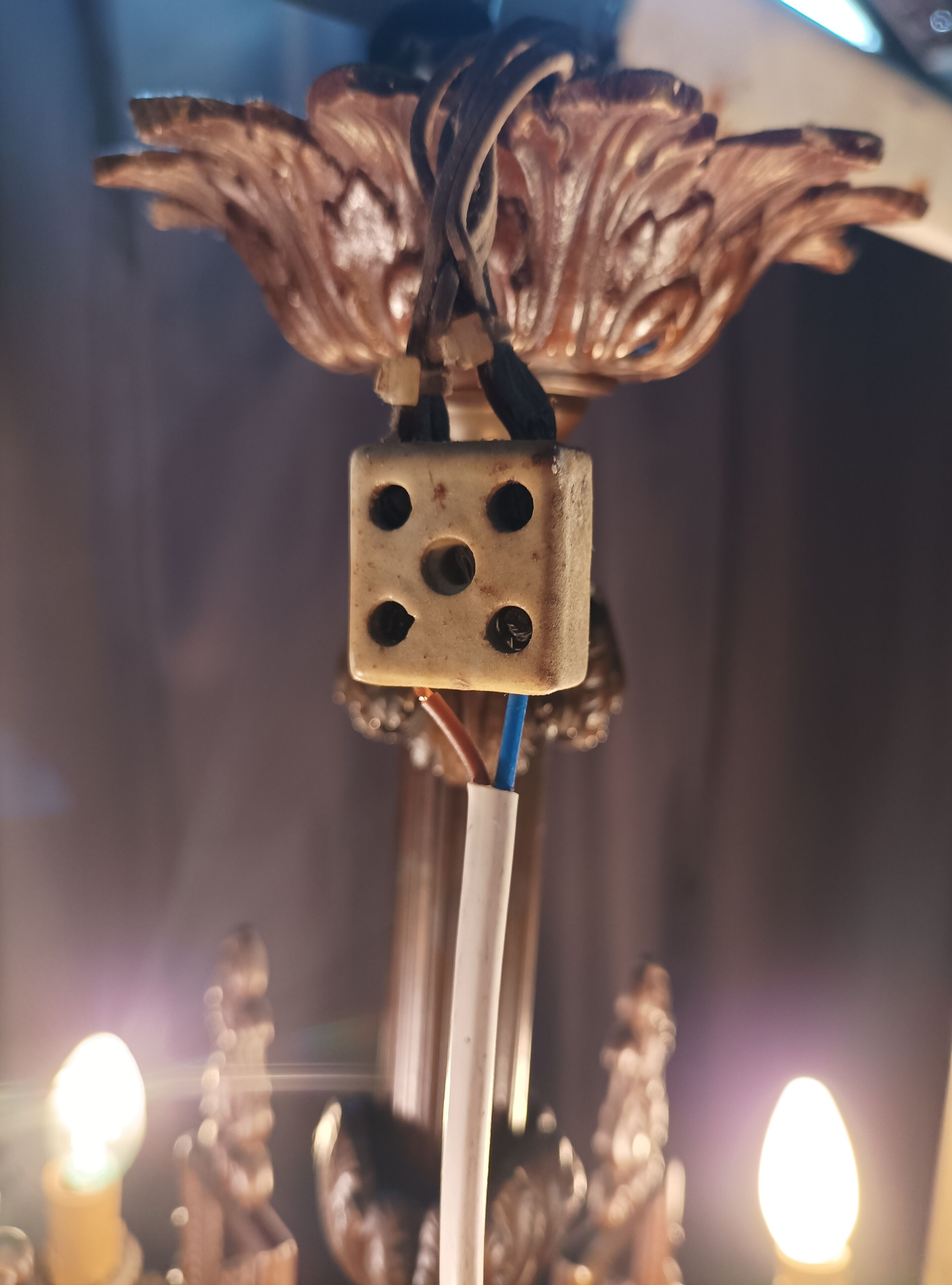 Louis XVI chandelier in bronze and brass