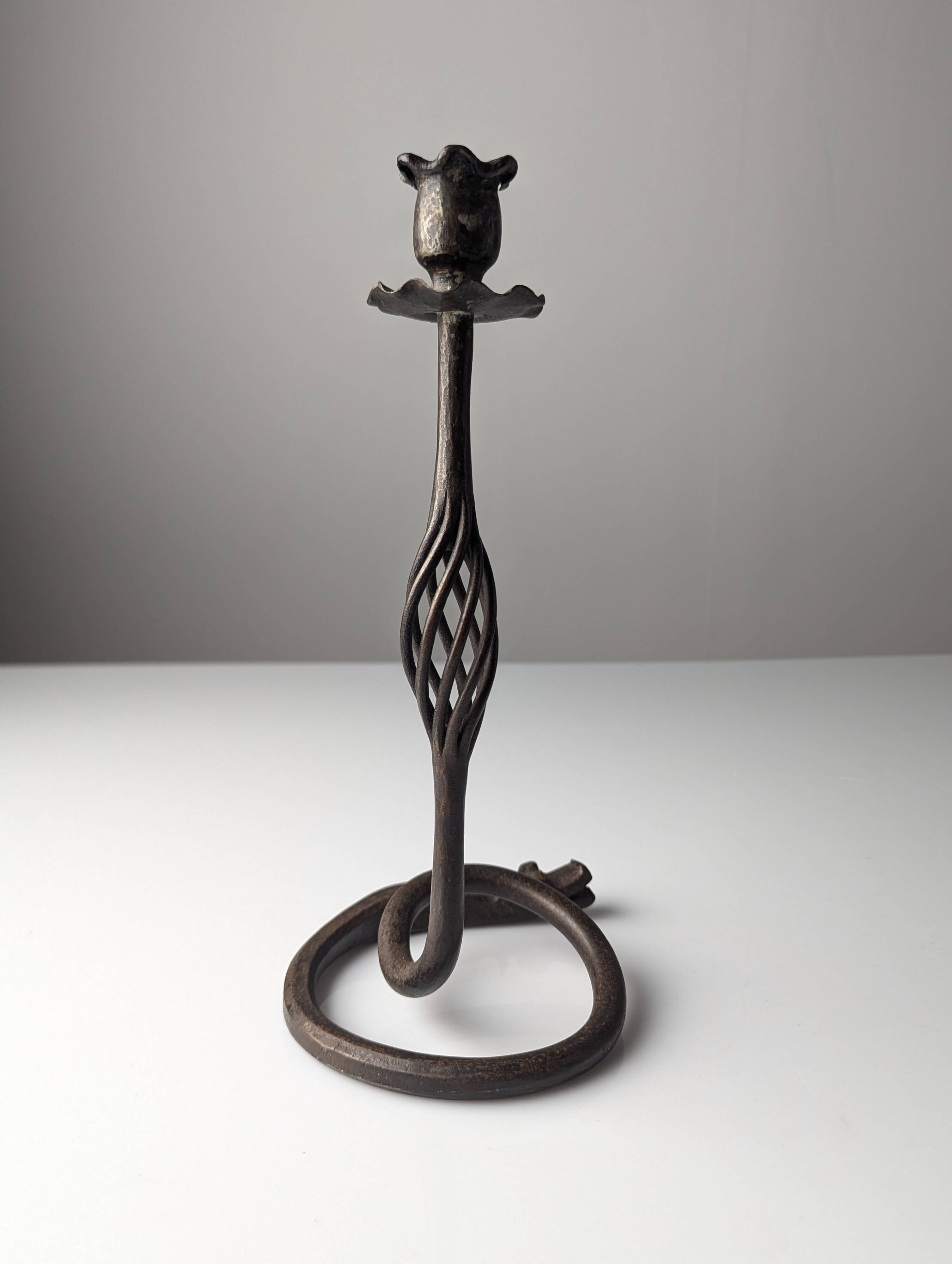 Candelabre en fer forgé avec tête de dragon, style Samuel Yellin, 20e siècle