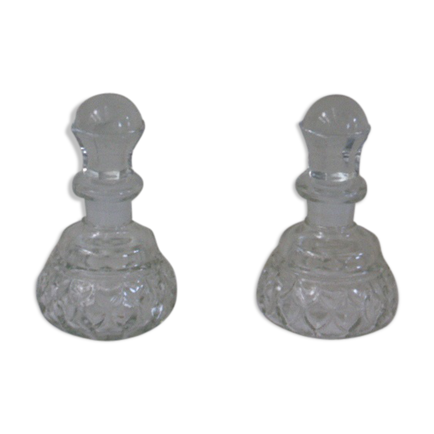 Lot of two glass decanters