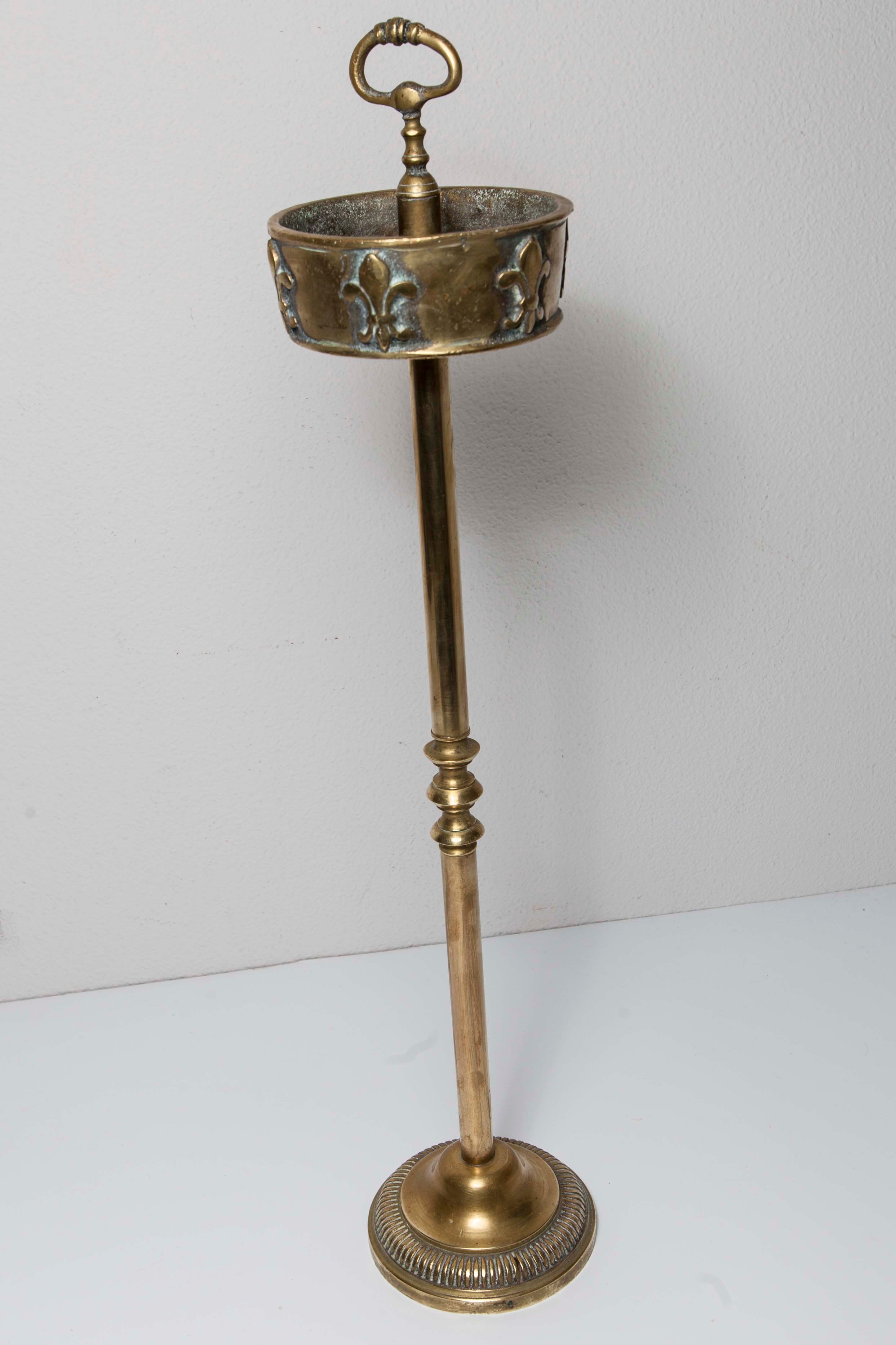 Ashtray on foot in bronze