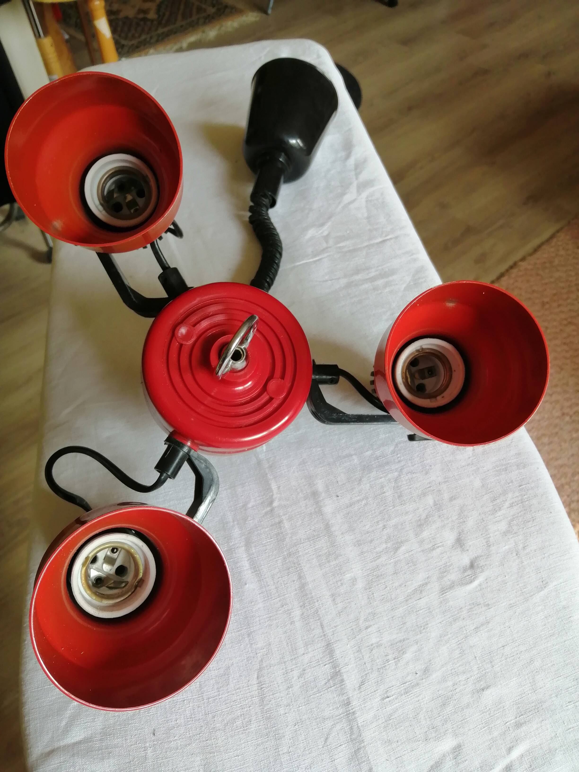 Suspension années 70 métal et plastique