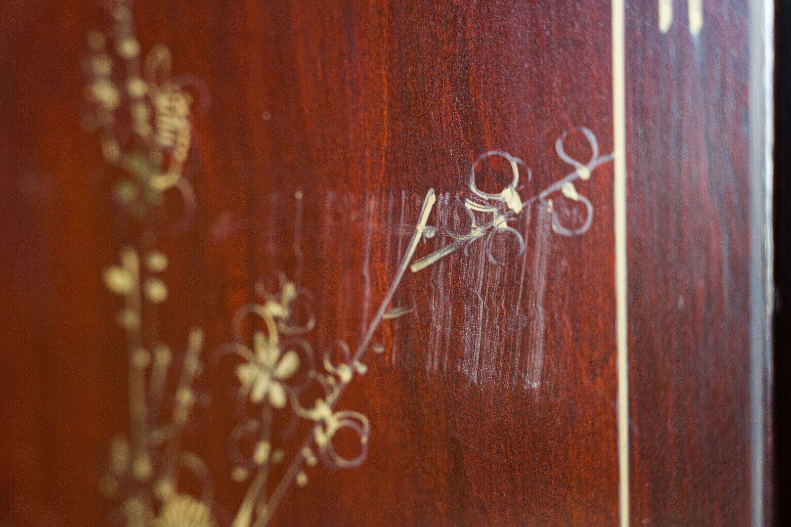 Chinese furniture XXth Red lacquer Decor of branches and birds