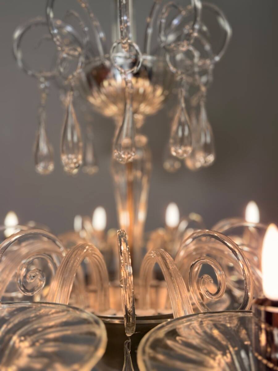 Venetian chandelier in transparent Murano glass with 10 light arms, circa 1980.