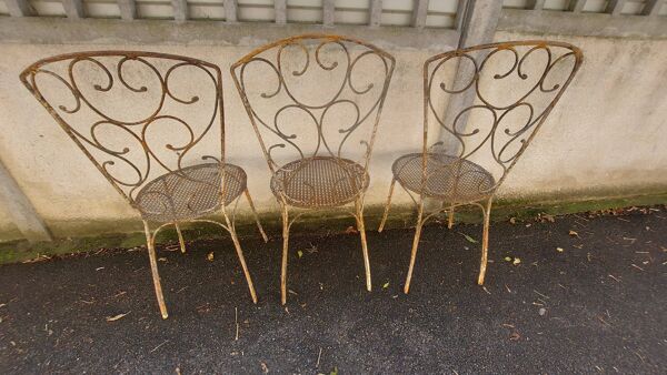 Ensemble de 3 chaises de jardin en fer forgé, assise en rigitulle 1940/50