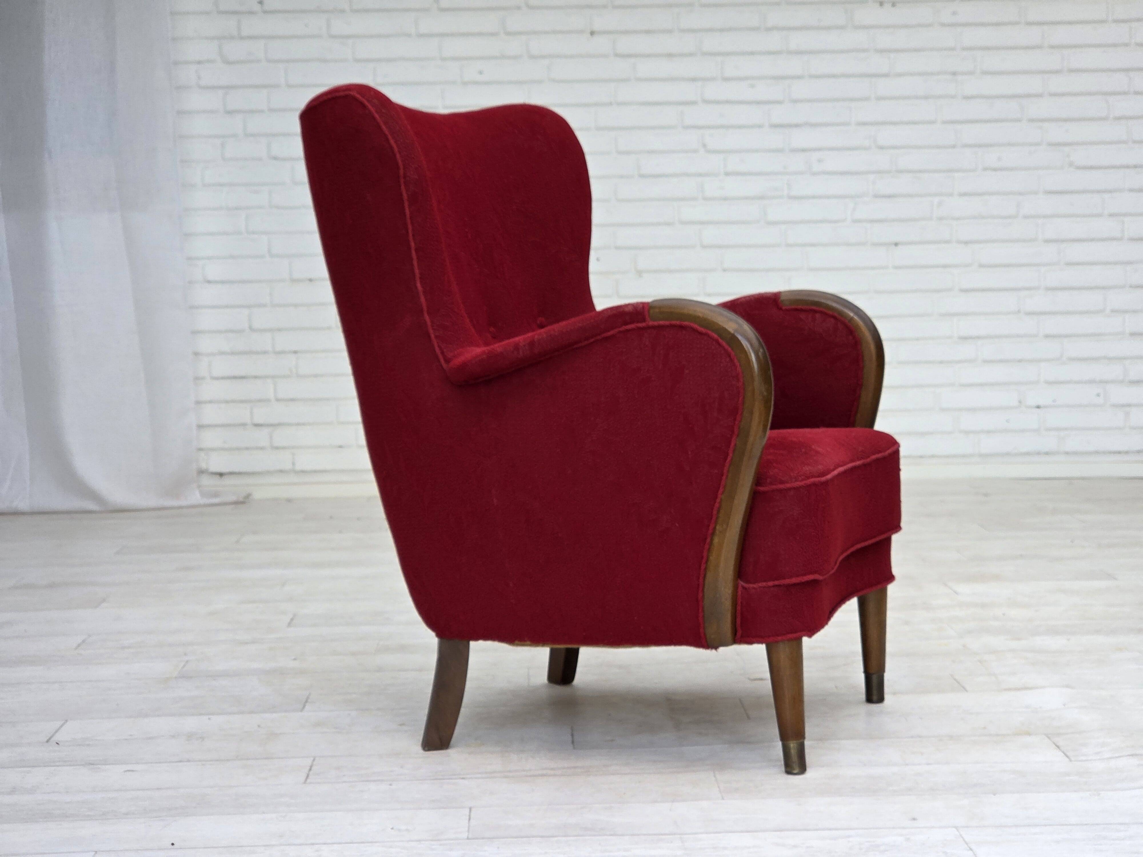 Fauteuil danois des années 1960, état d'origine, tissu en laine, pieds en bois de hêtre.