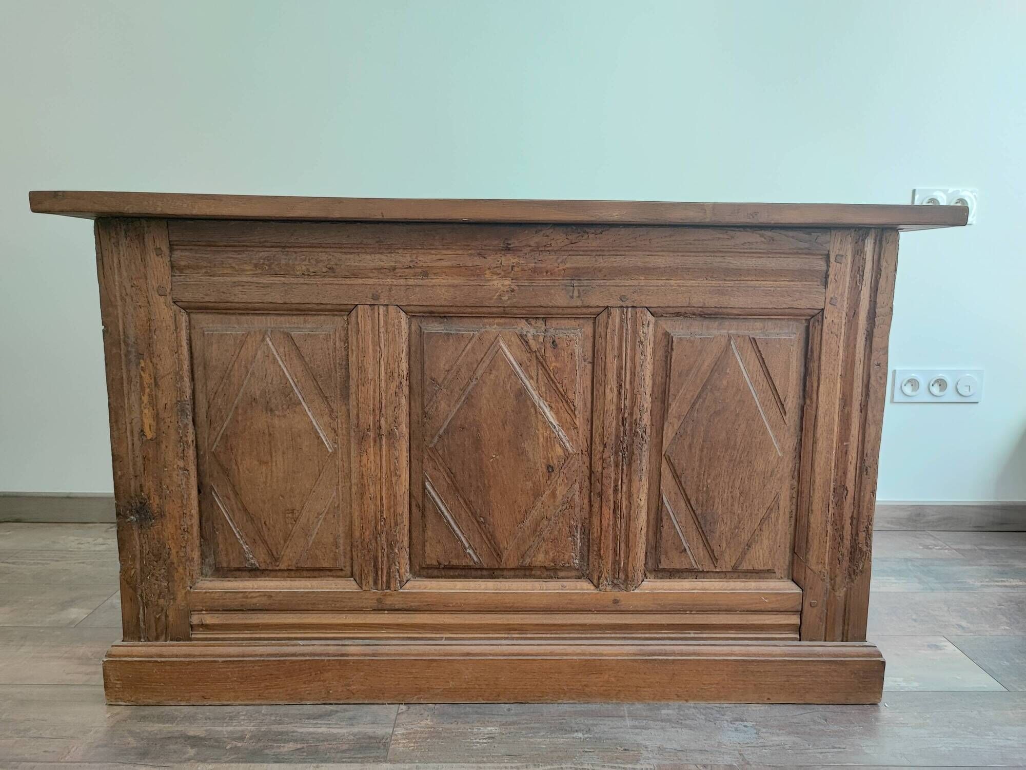 Fauteuil et Bureau en bois massif époque Louis Philippe.Vendu ensemble