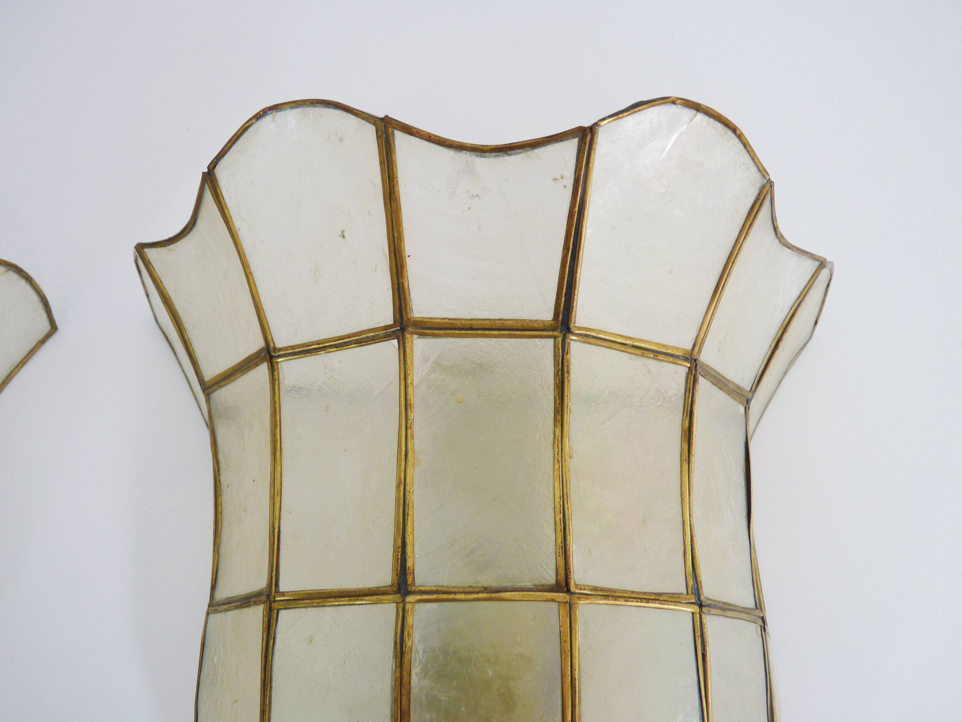Pair of vintage wall lamps in mother-of-pearl and gilded brass 1970