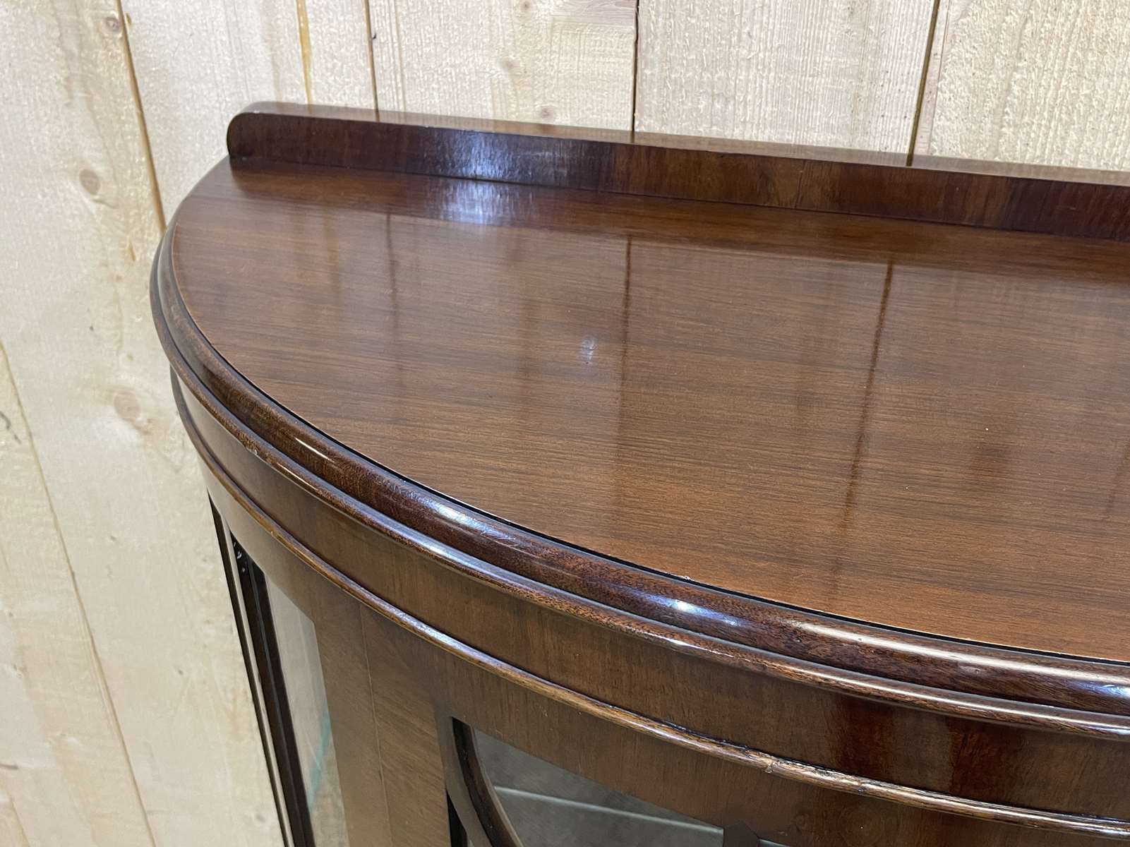 English mahogany showcase from the 1930s