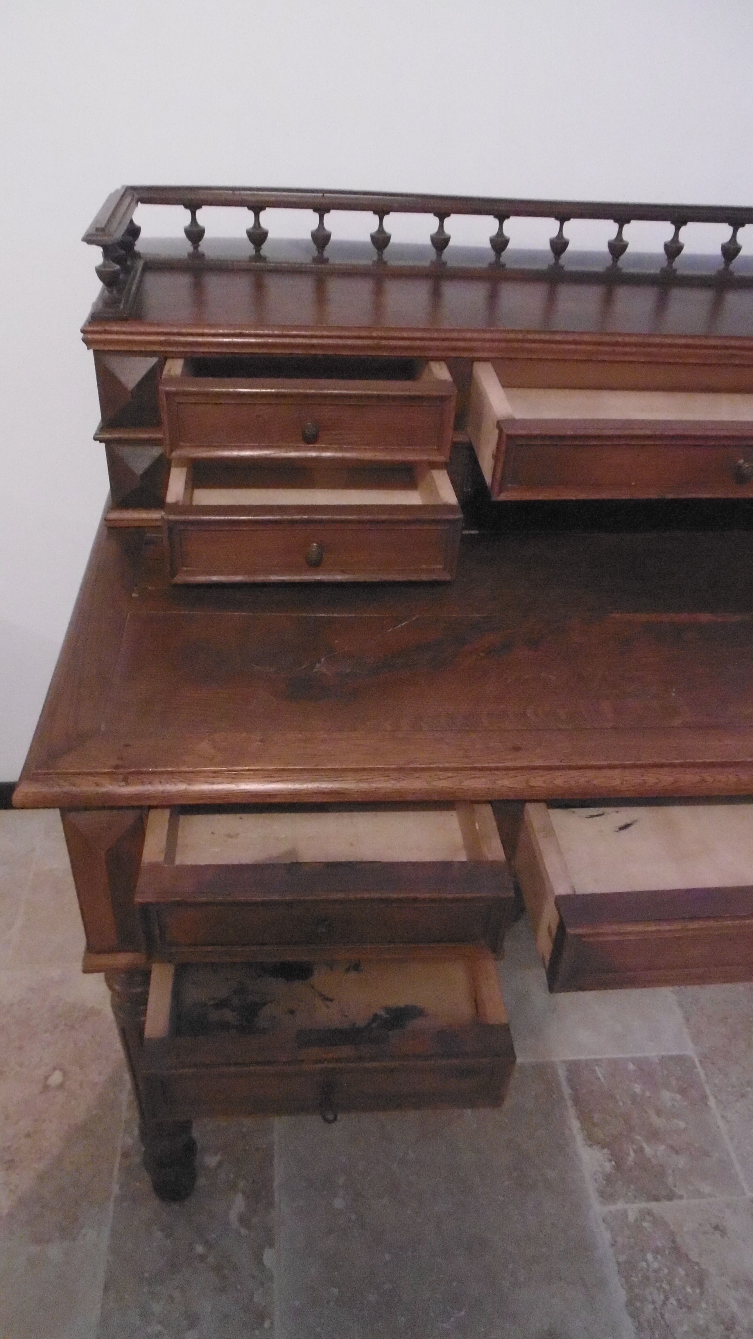 Old desk style Henri II with his gallery