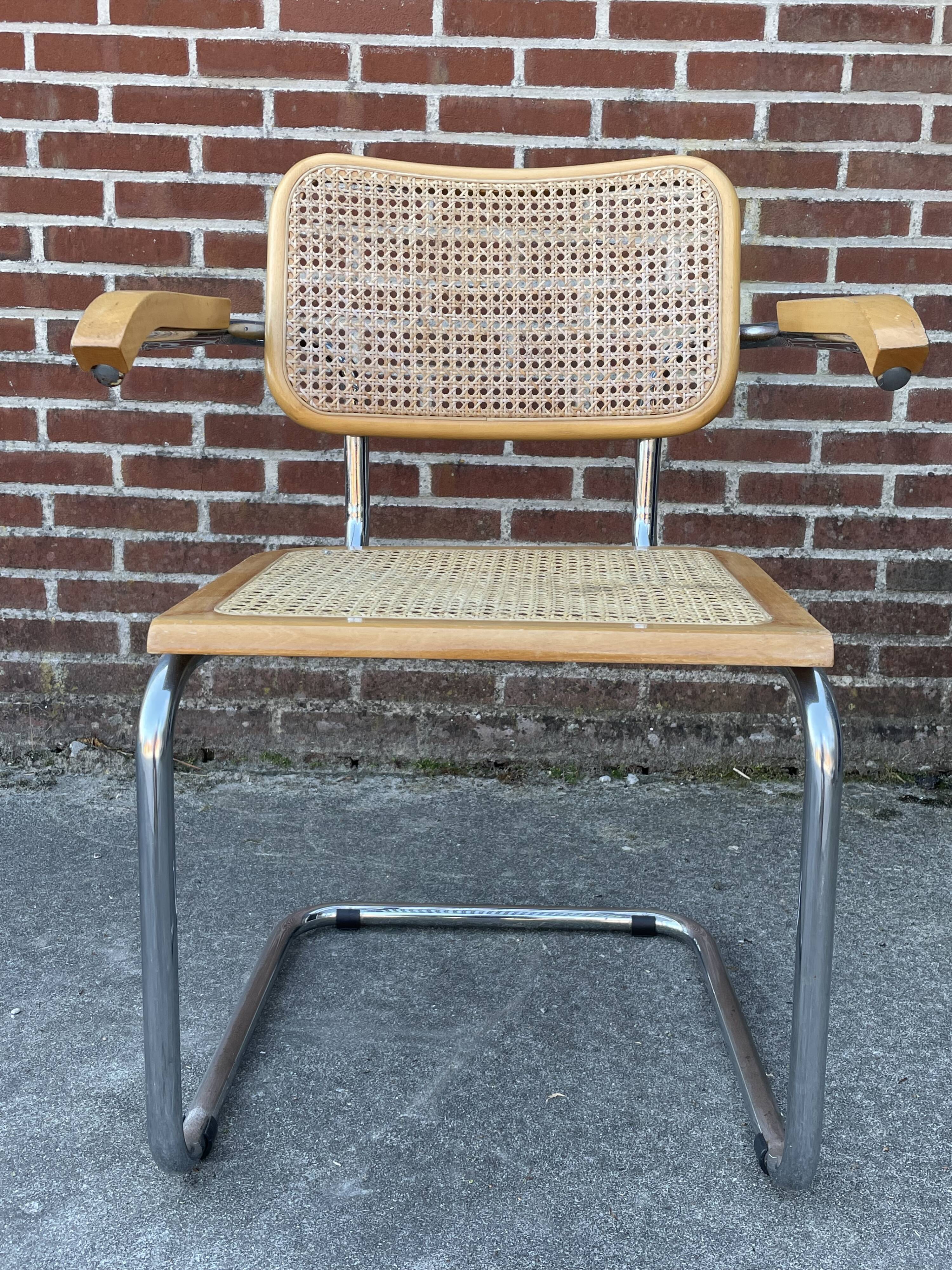 Cesca chair B64 with armrests by Marcel Breuer Design