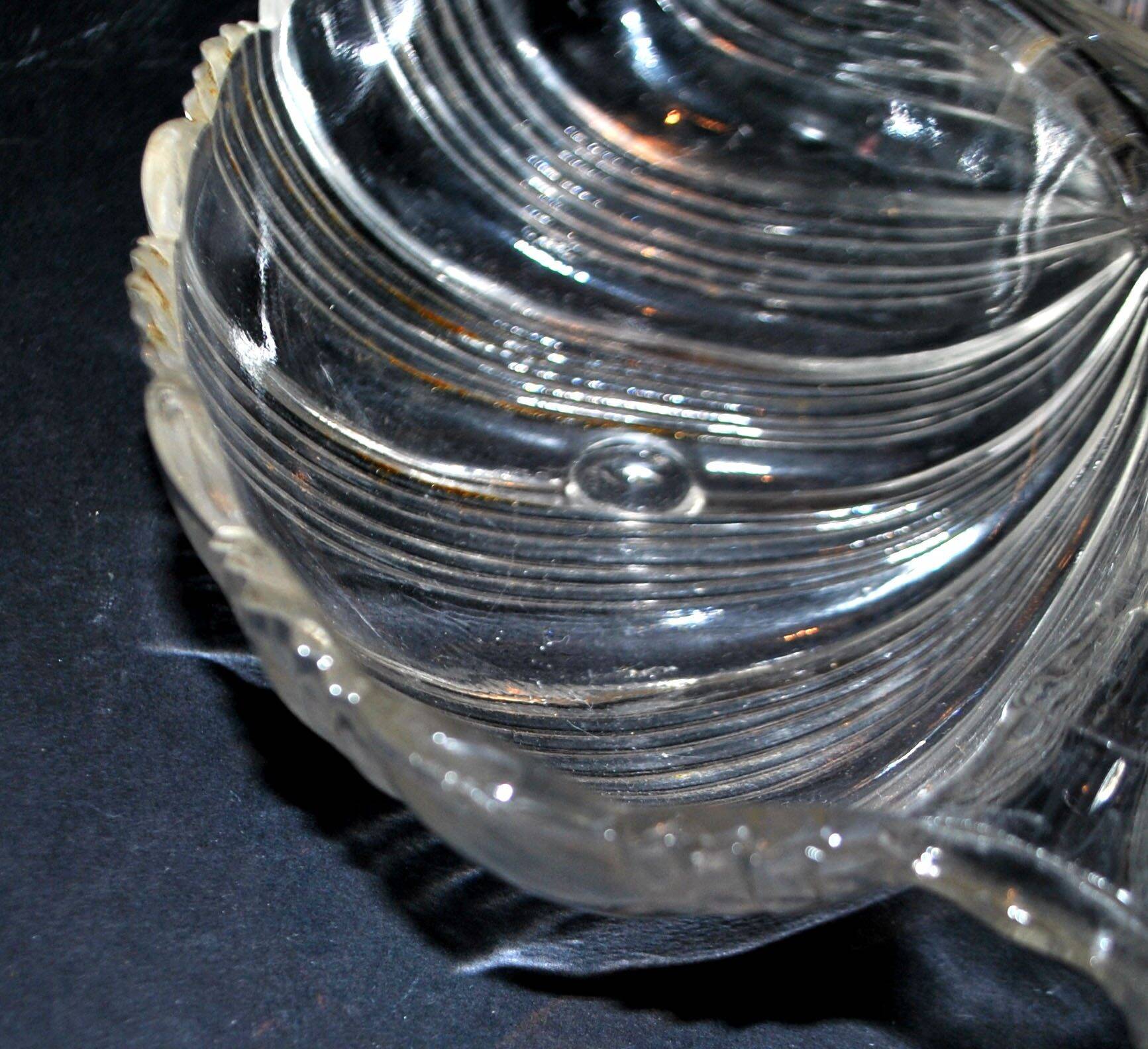 Art Nouveau polylobed bowl in molded glass, shell shape, 1900-1910