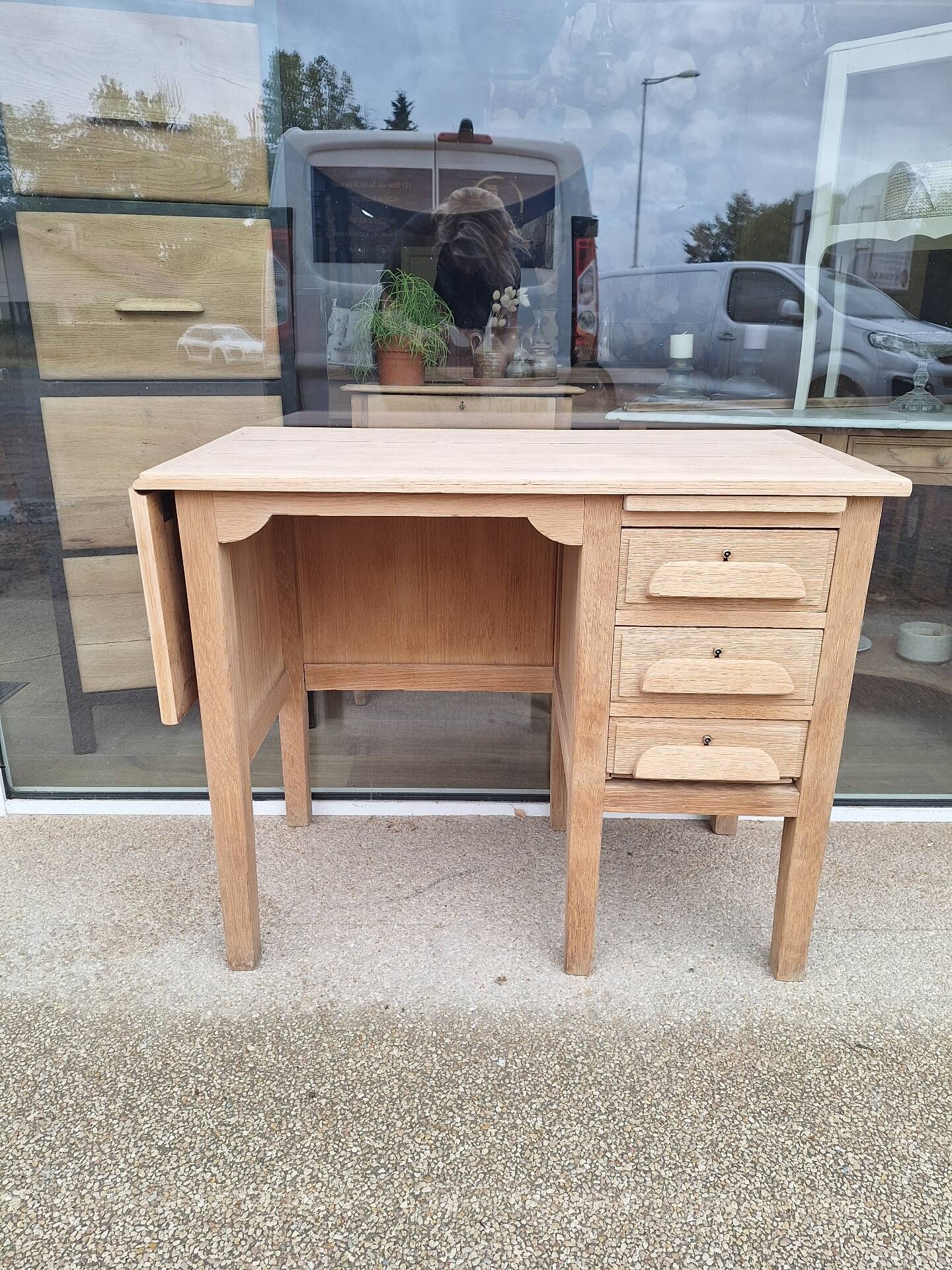Child's desk
