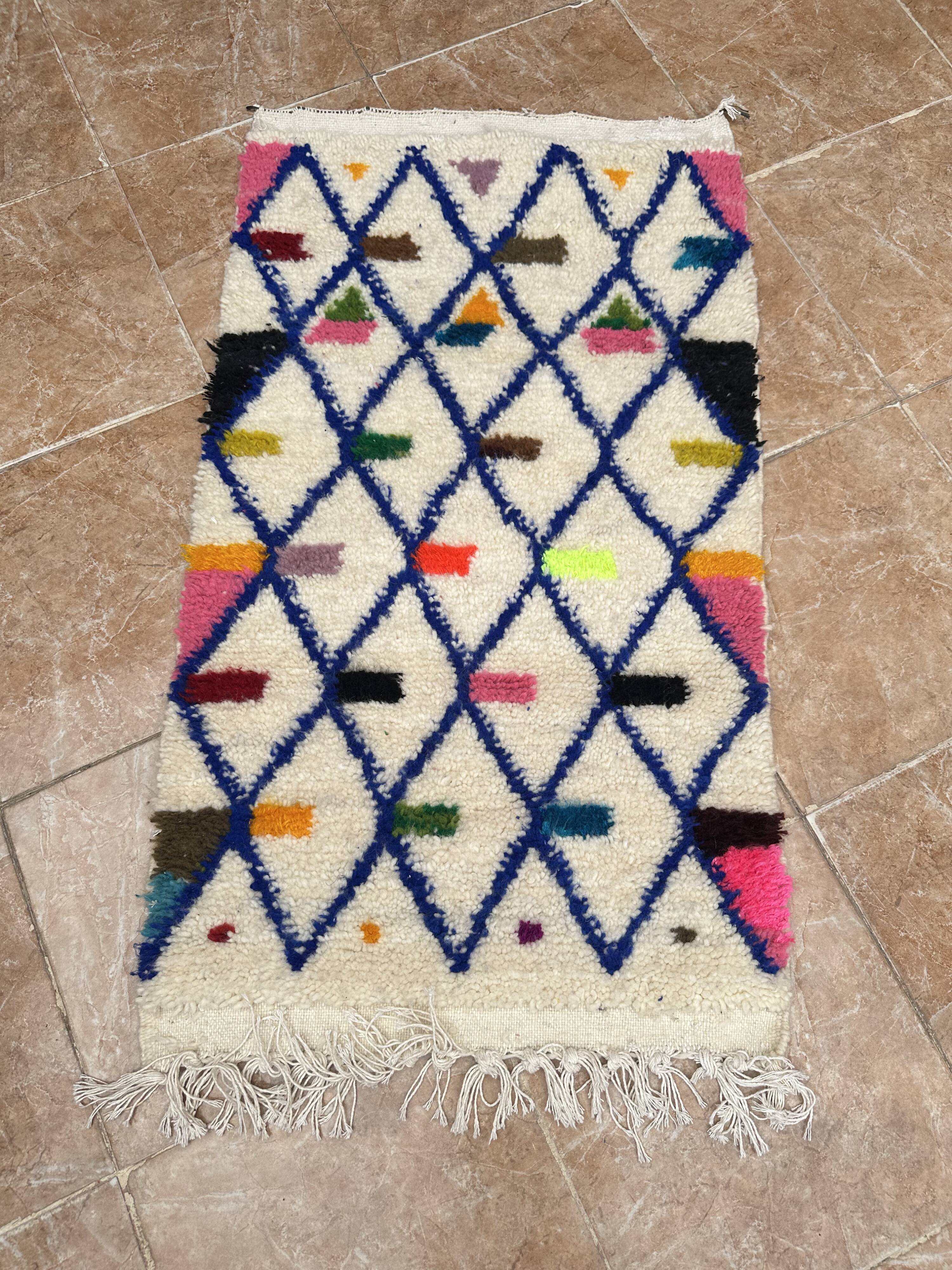 Small handmade Moroccan rug, small Beni Ouarain rug in Berber wool,