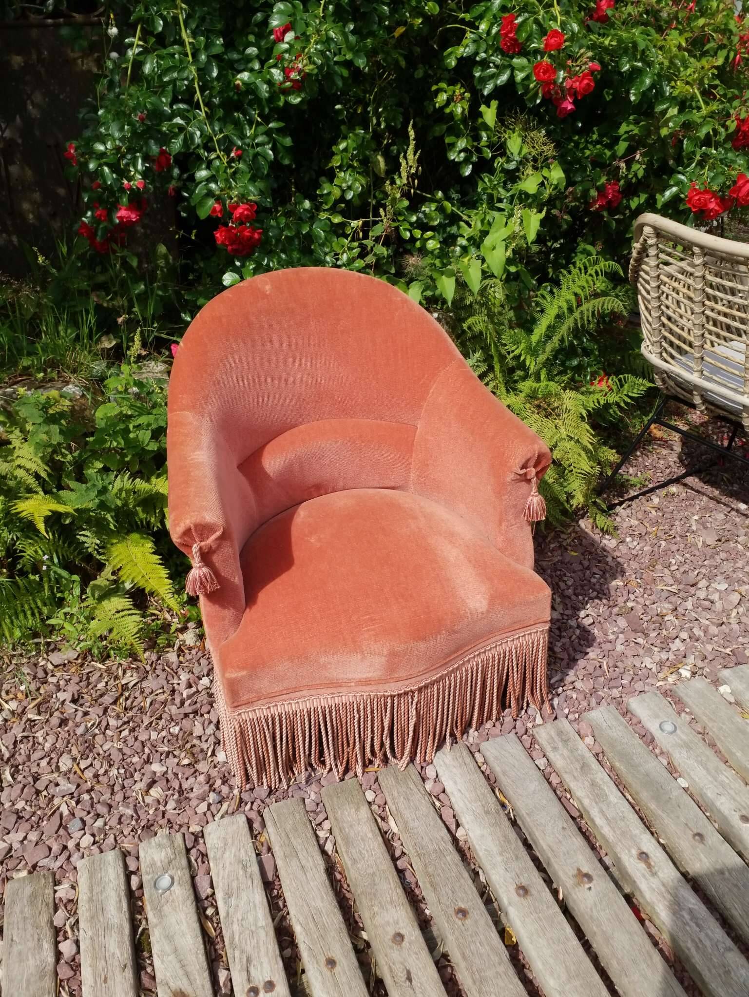 Toad armchair