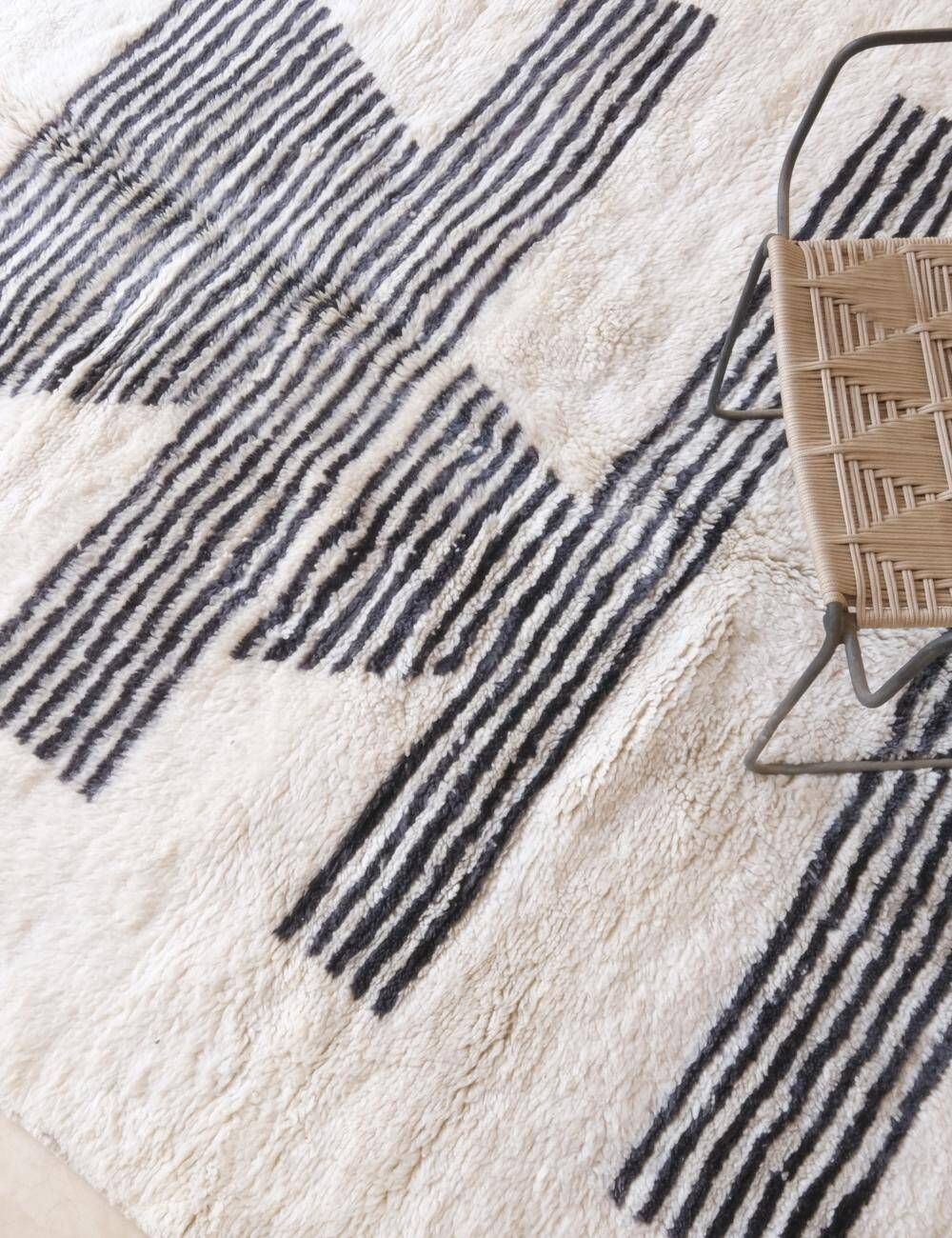 Contemporary Beni M'Rirt Rug - 306 x 207 cm