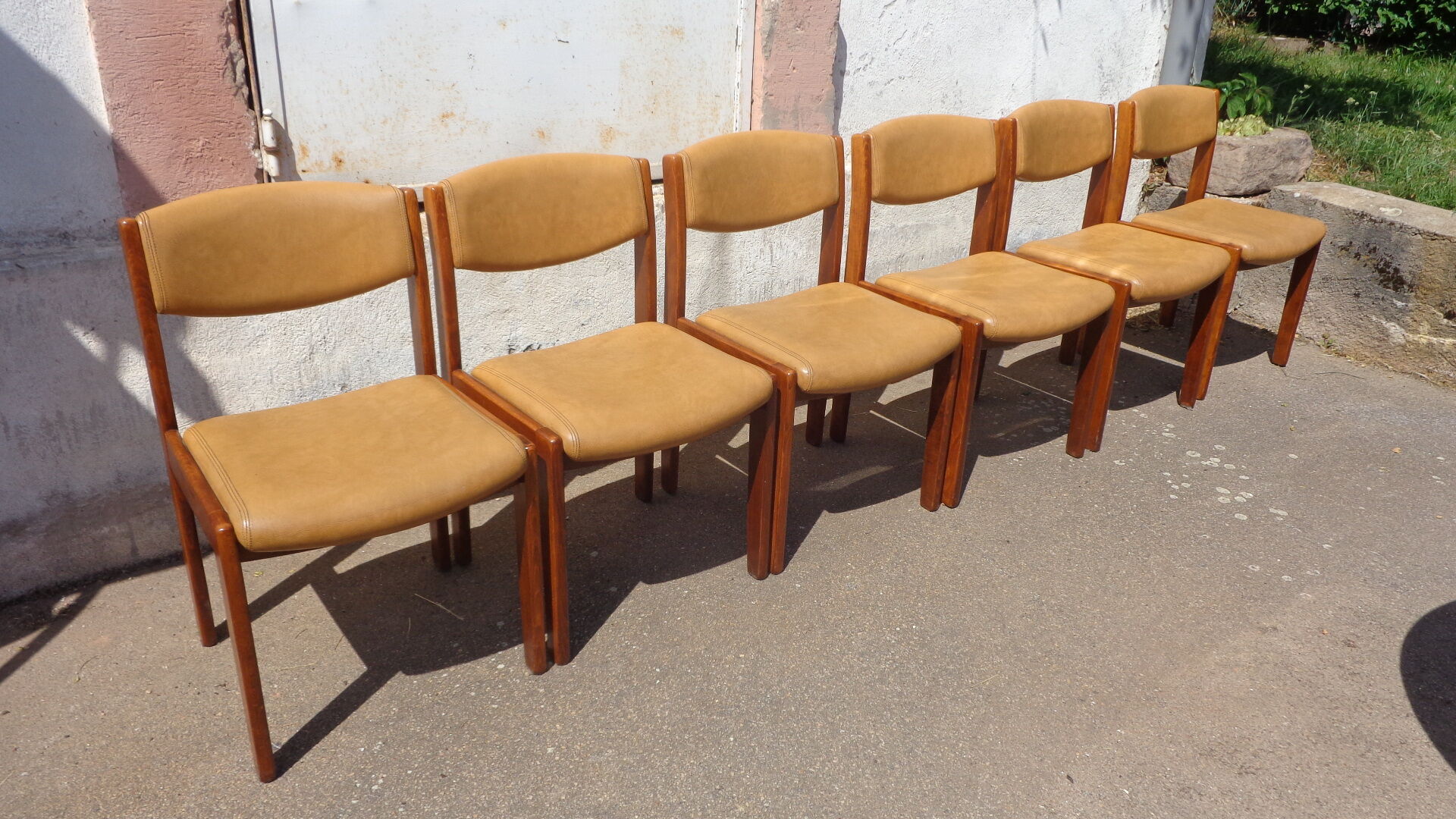 Baumann table and 6 chairs