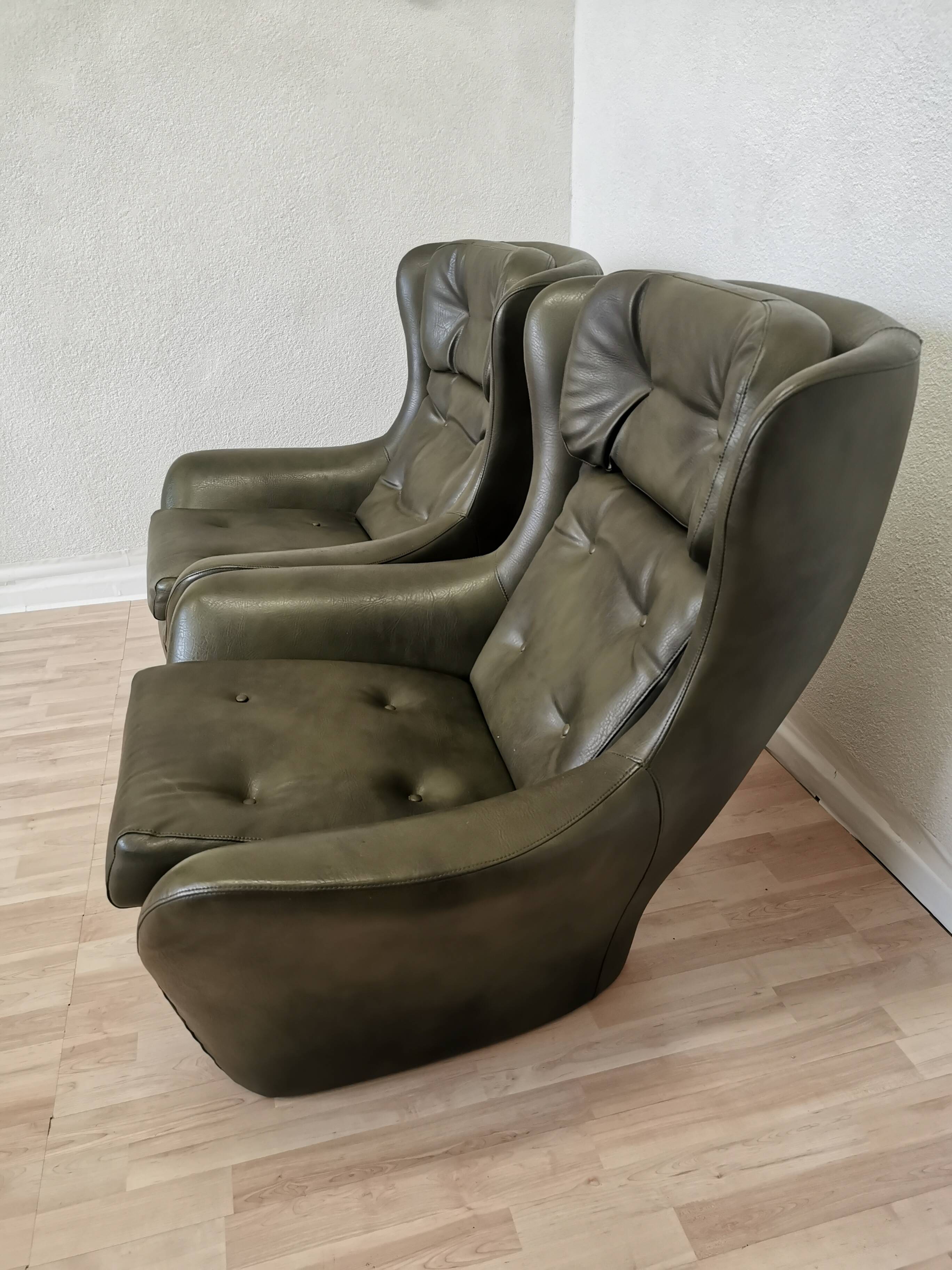 Vintage Dark Green Leather Lounge Armchair: 1970s Scandinavian Style