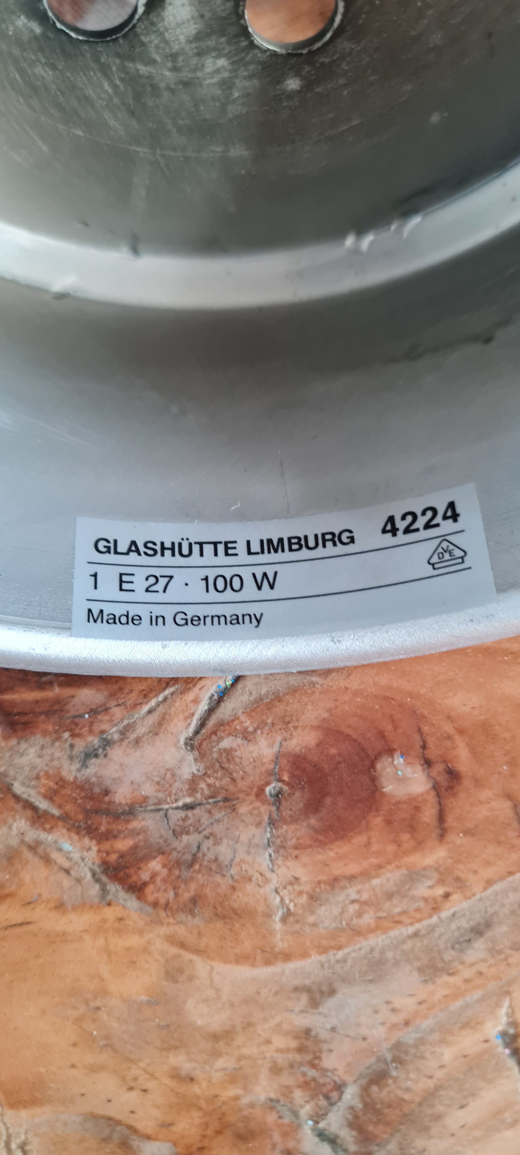 Suspension in white opaline limburg