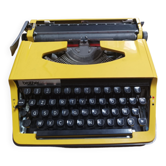 Brother Deluxe 800 typewriter
