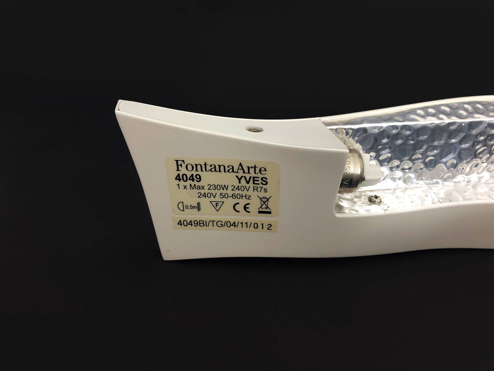 Pair of Italian wall lights Fontana Arte Yves white 2008