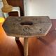 Petit tabouret de ferme rustique