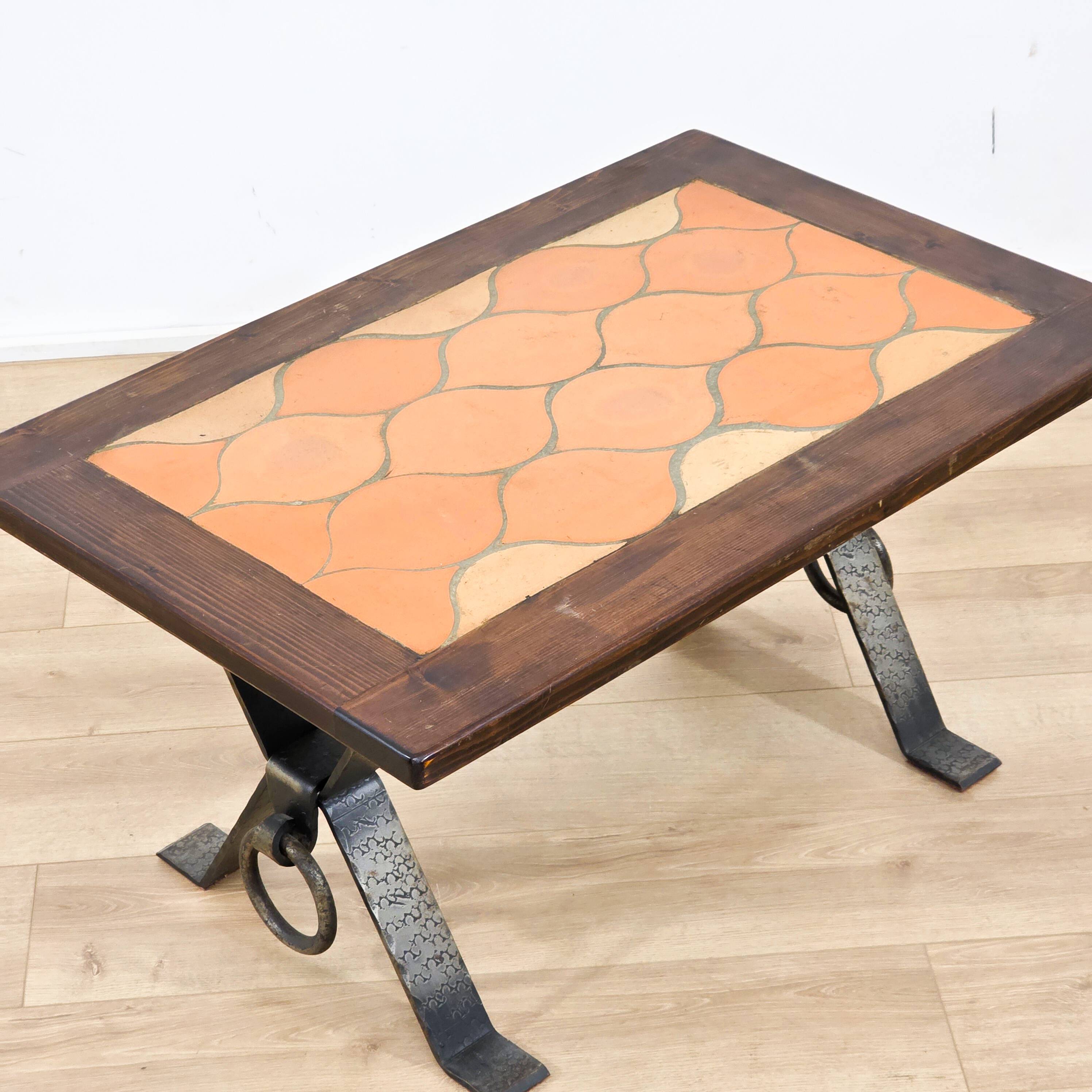 Superbe table basse en fer forgé et céramique - 1960