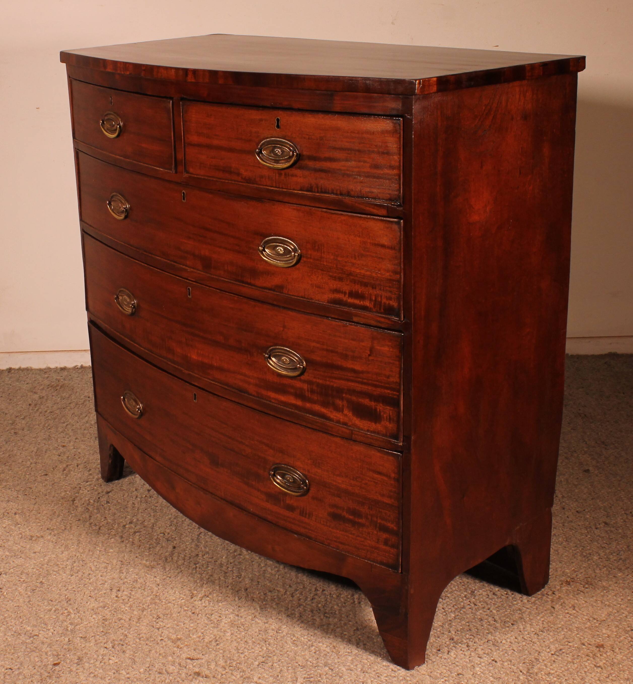 Bombé commode in mahogany from the early 19th century.